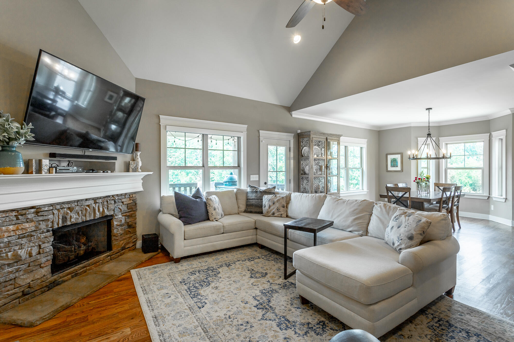 80 The Pointe Drive