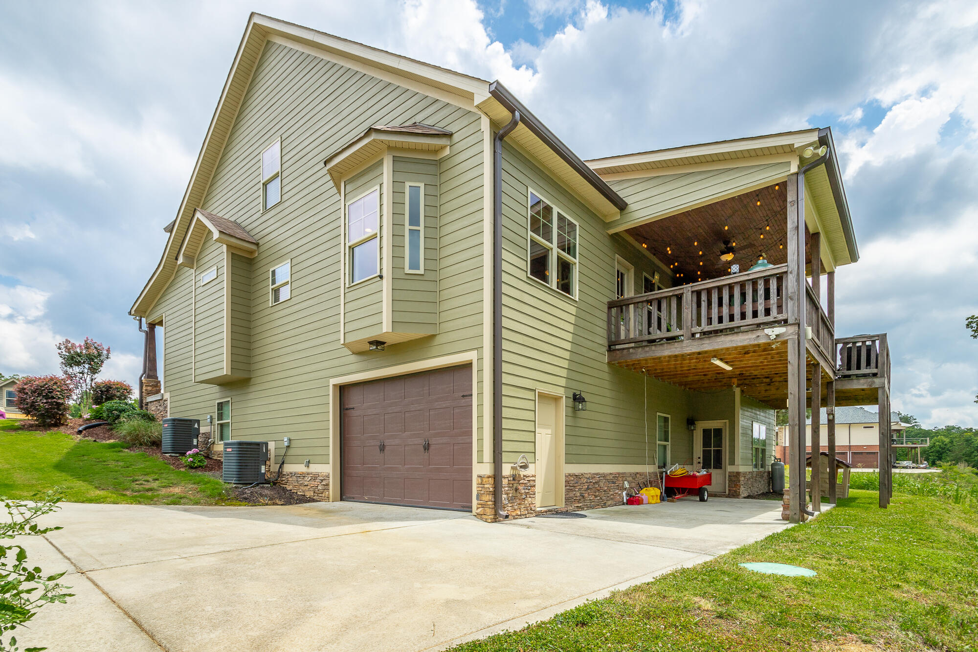 80 The Pointe Drive