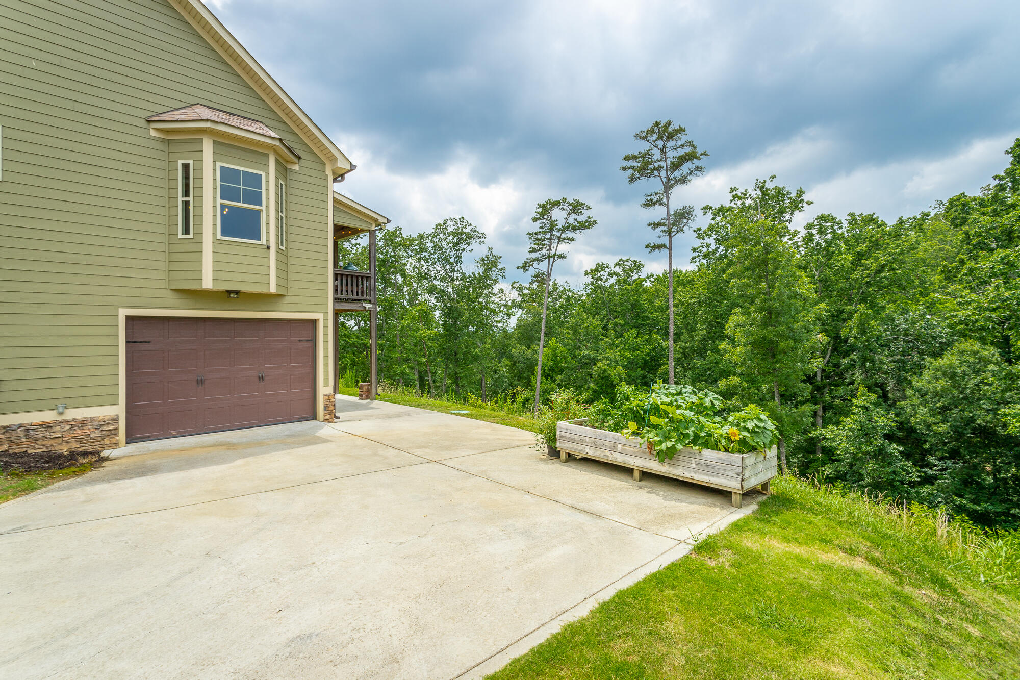 80 The Pointe Drive