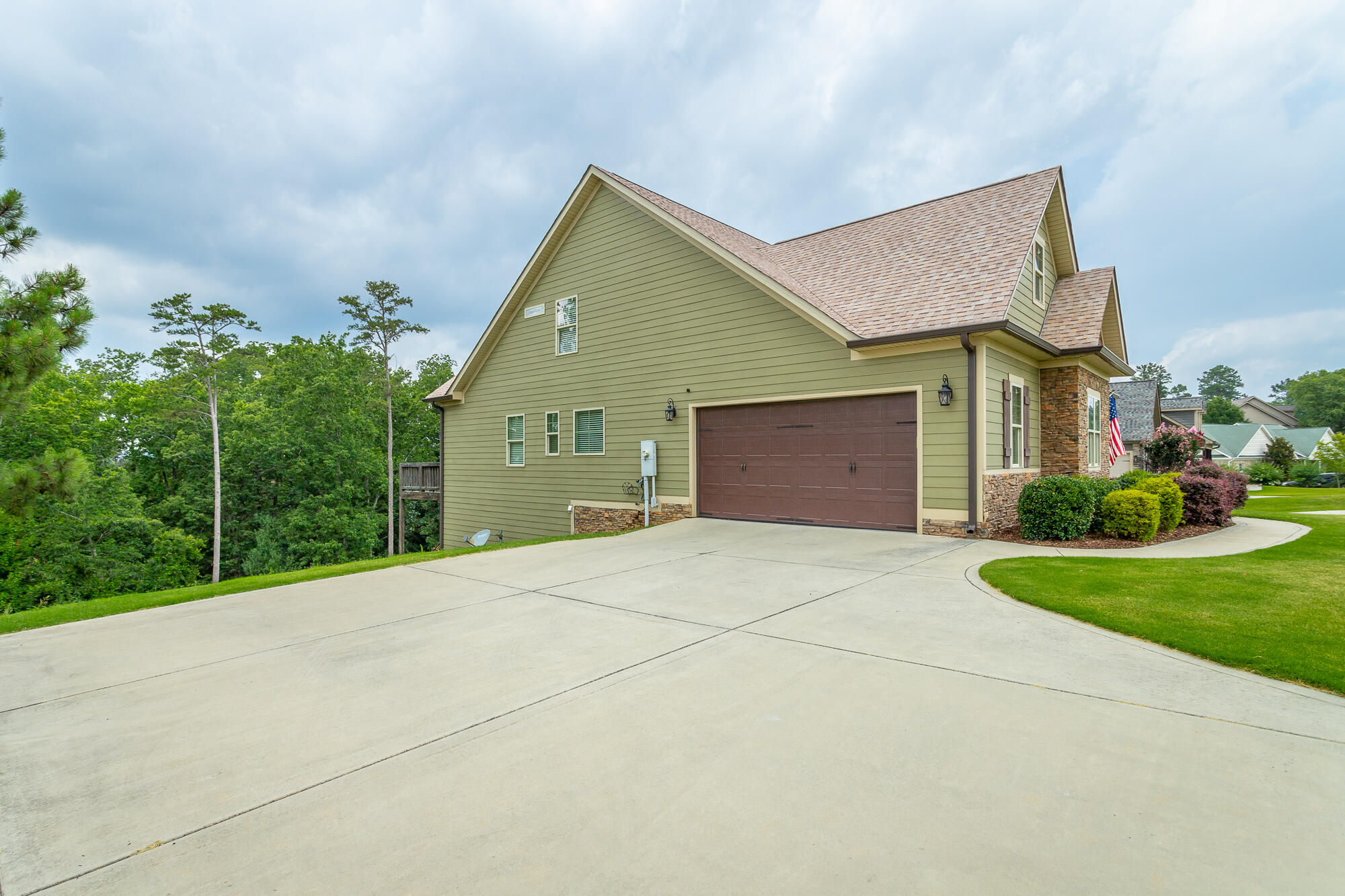 80 The Pointe Drive