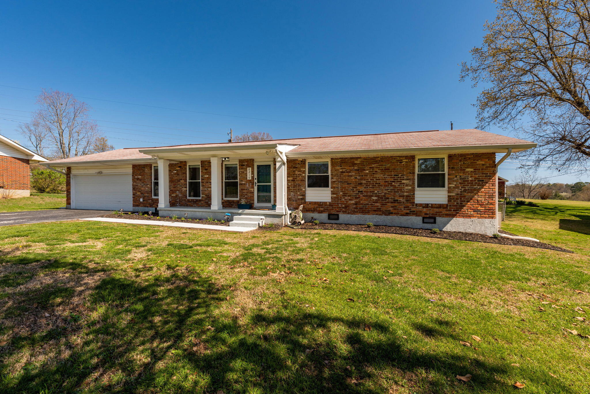 6219 Laguana Drive