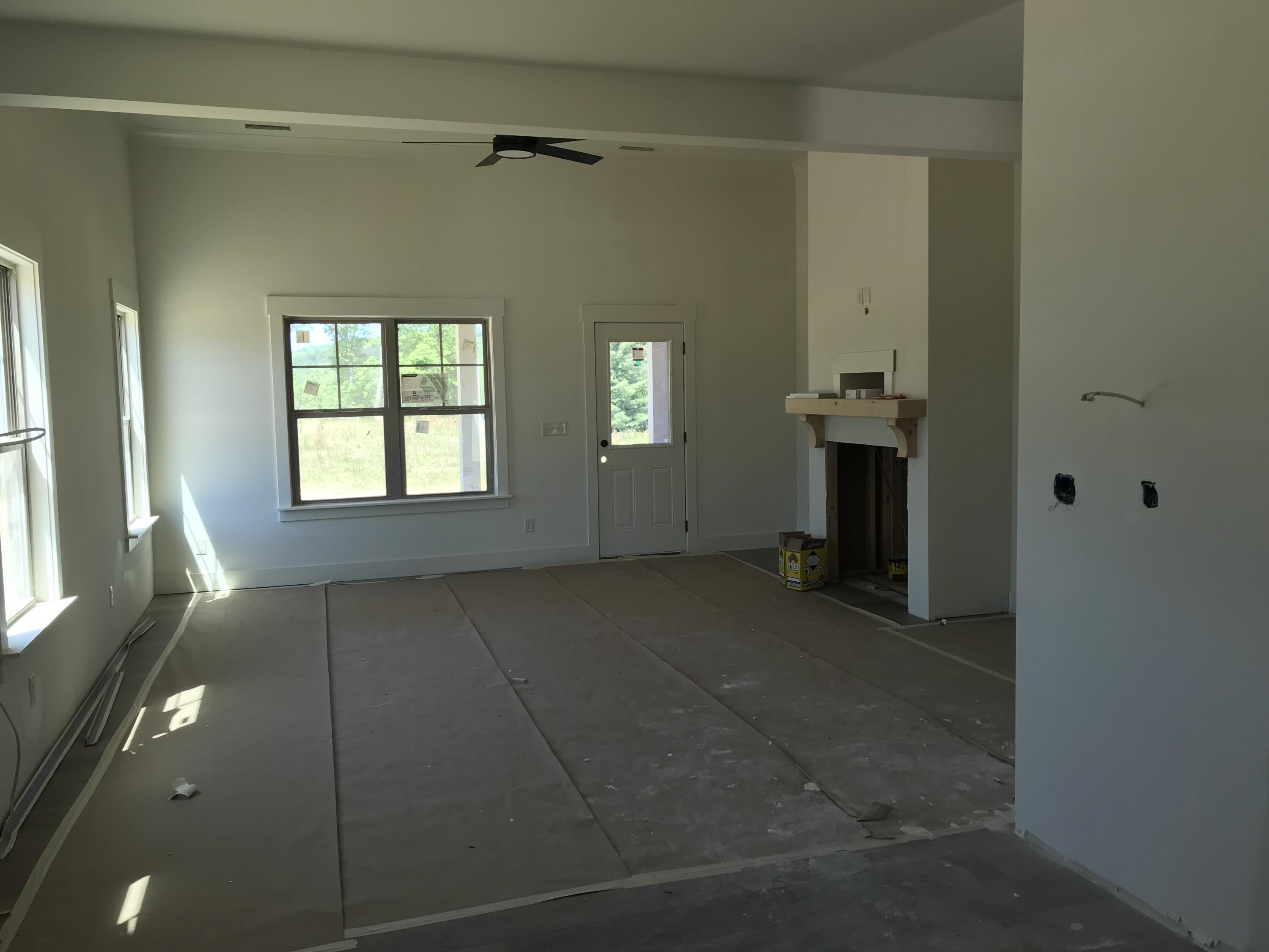 10 Silver Spur Road, 42