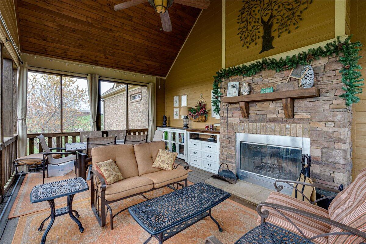 10690 Quarter Horse Lane