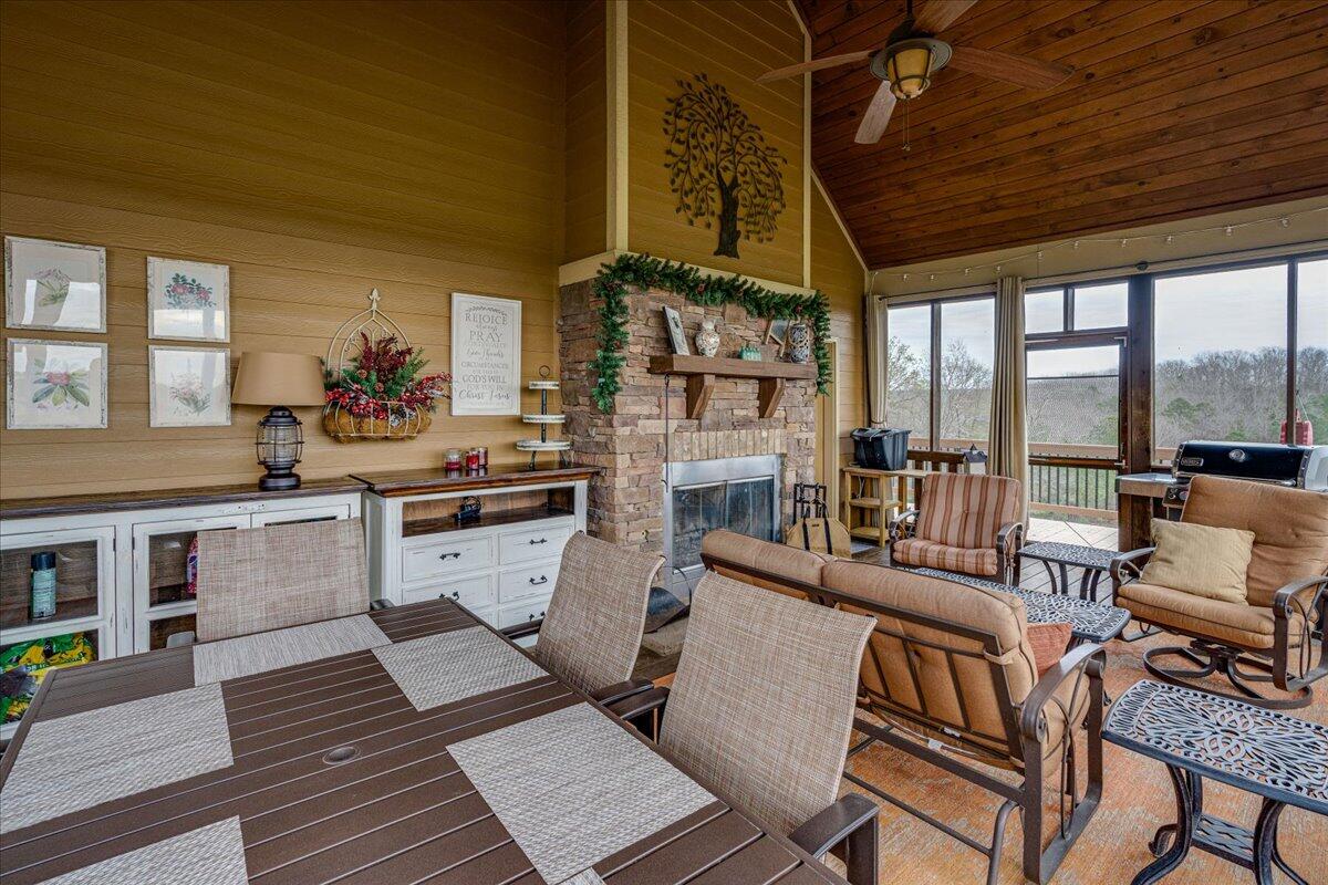 10690 Quarter Horse Lane