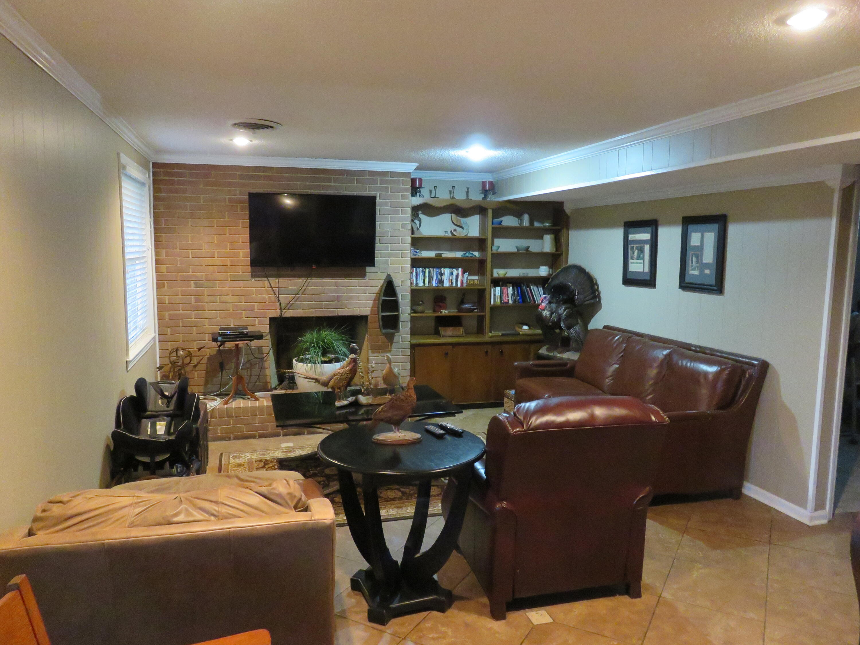 605 N Valley Drive