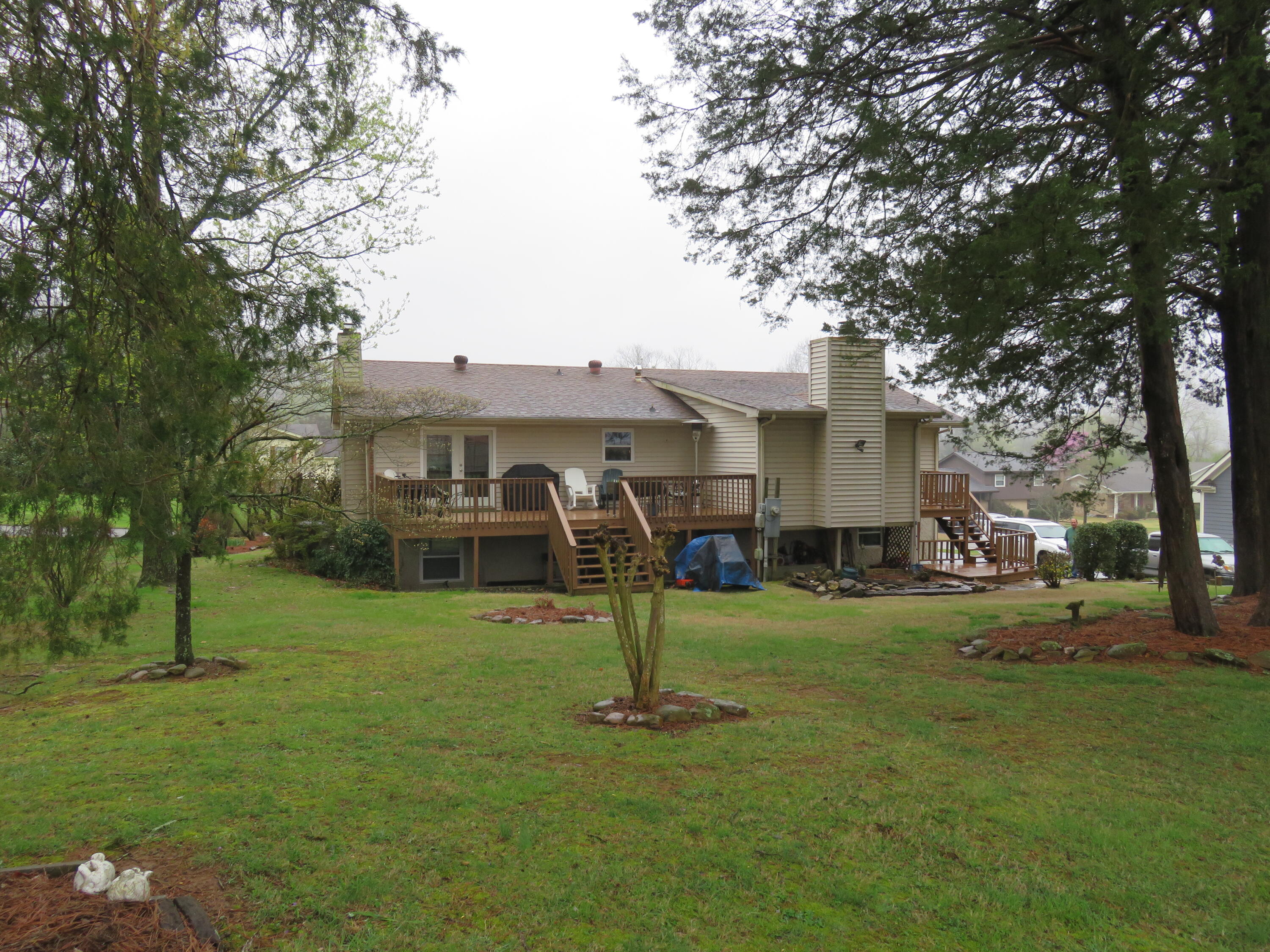 605 N Valley Drive