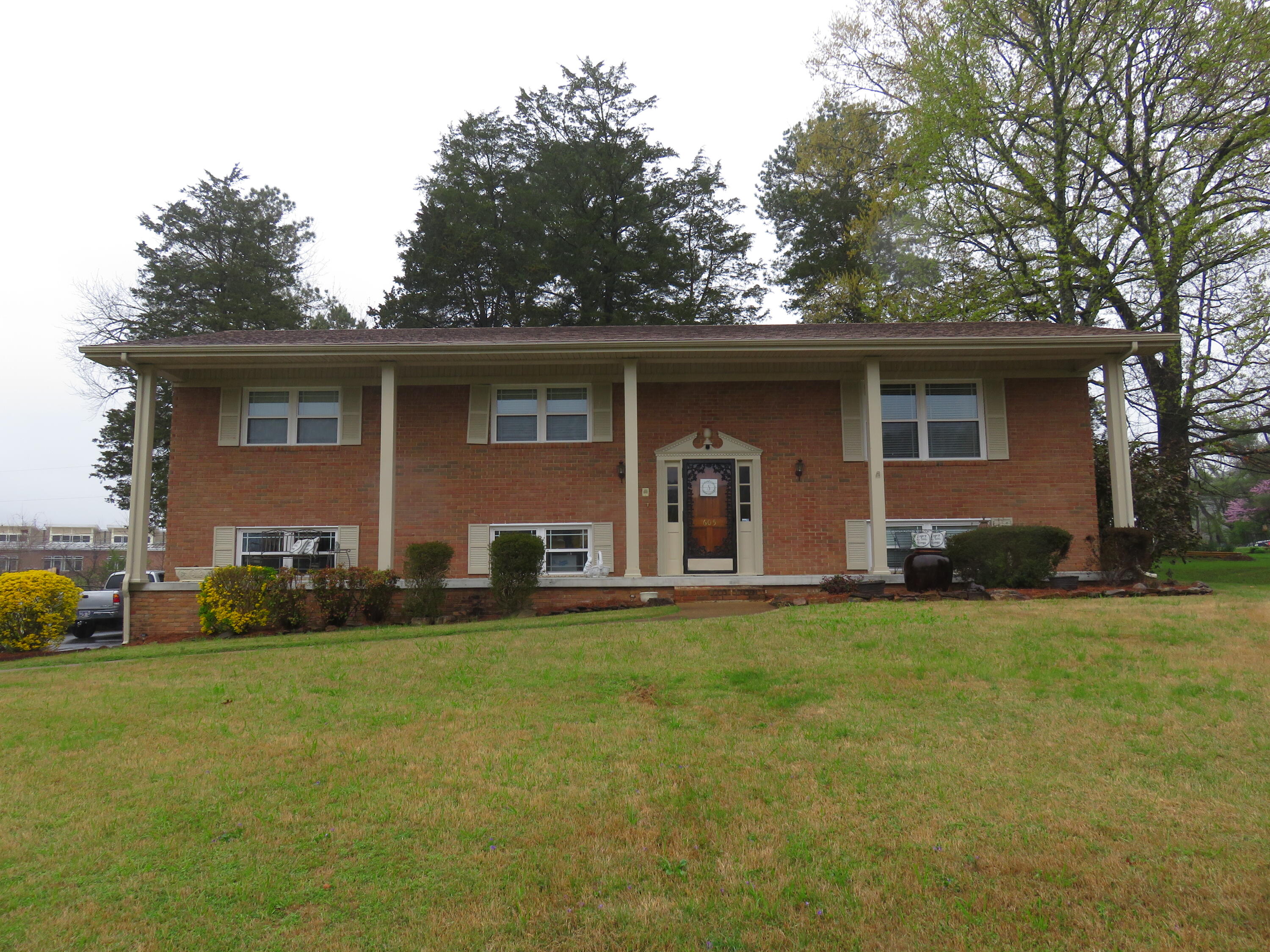 605 N Valley Drive