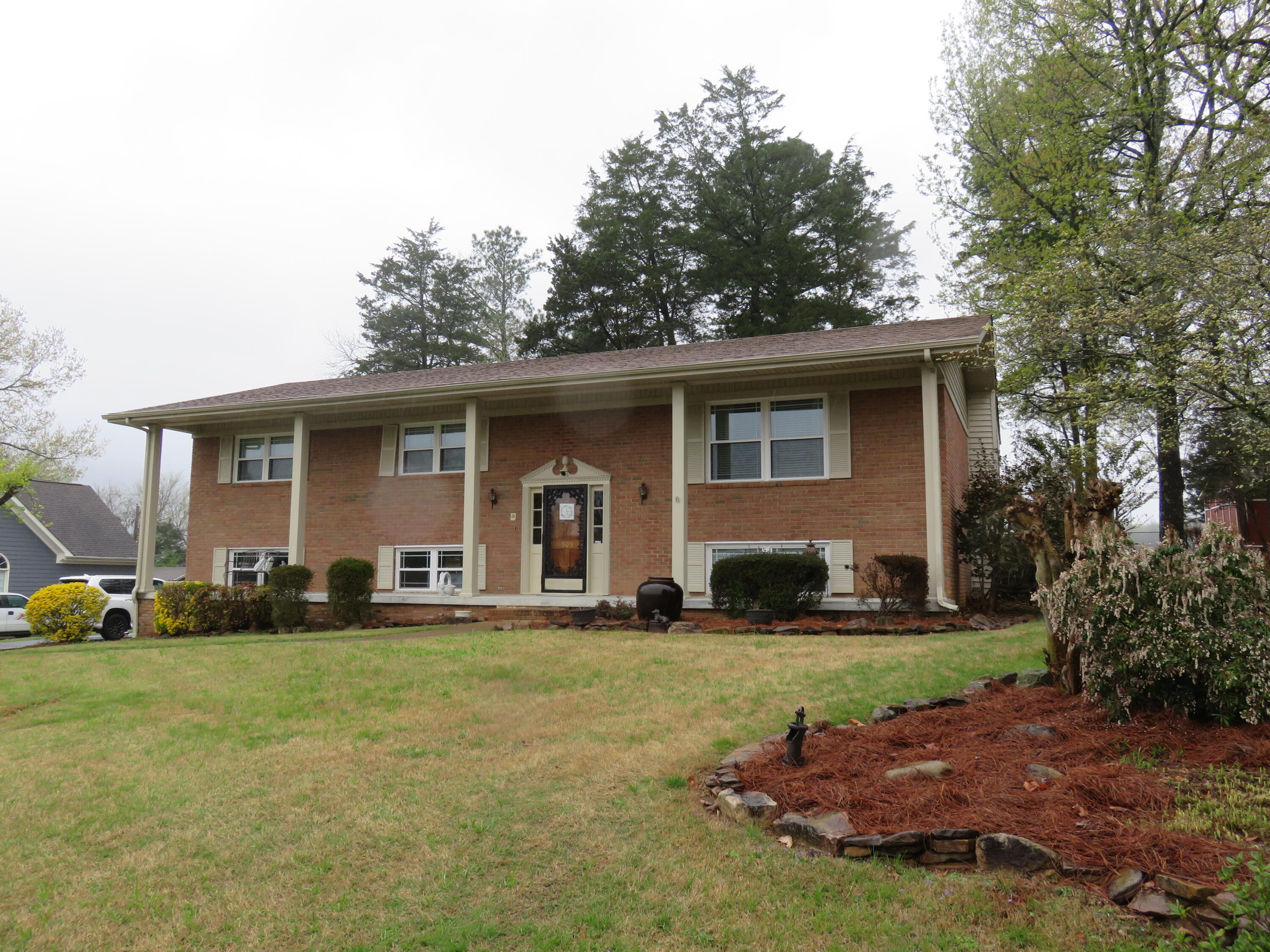 605 N Valley Drive