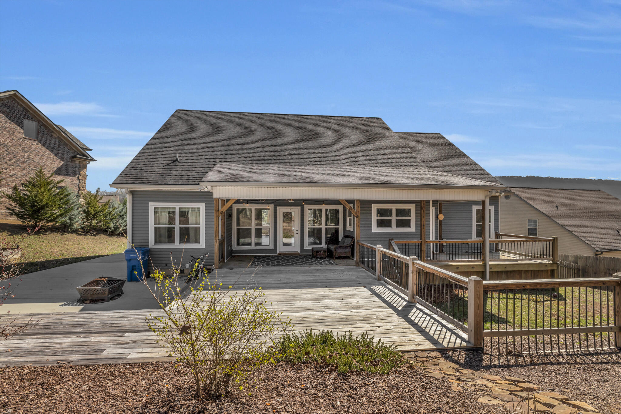 3558 Willow Lake Circle