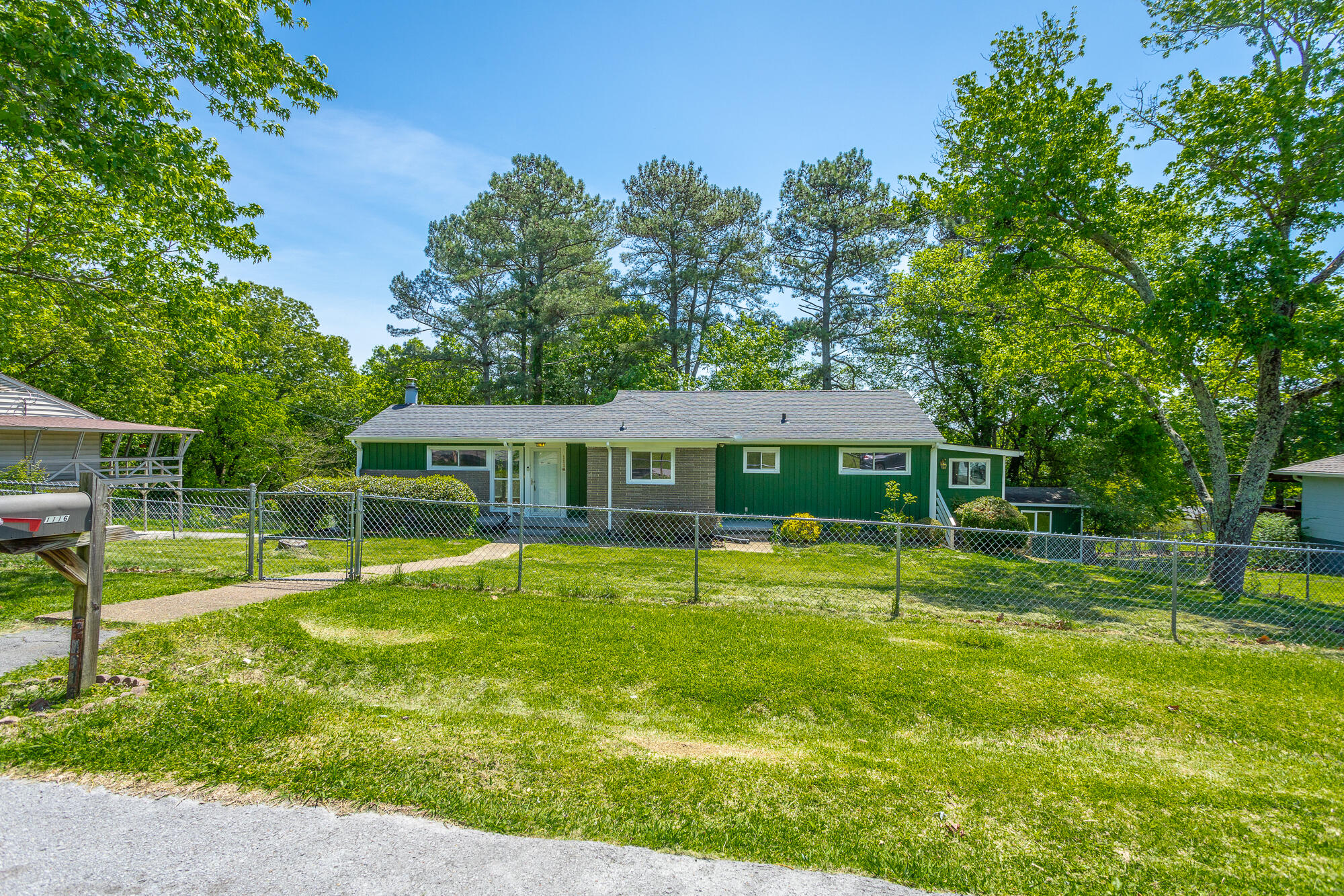 1116 Edwin Lane