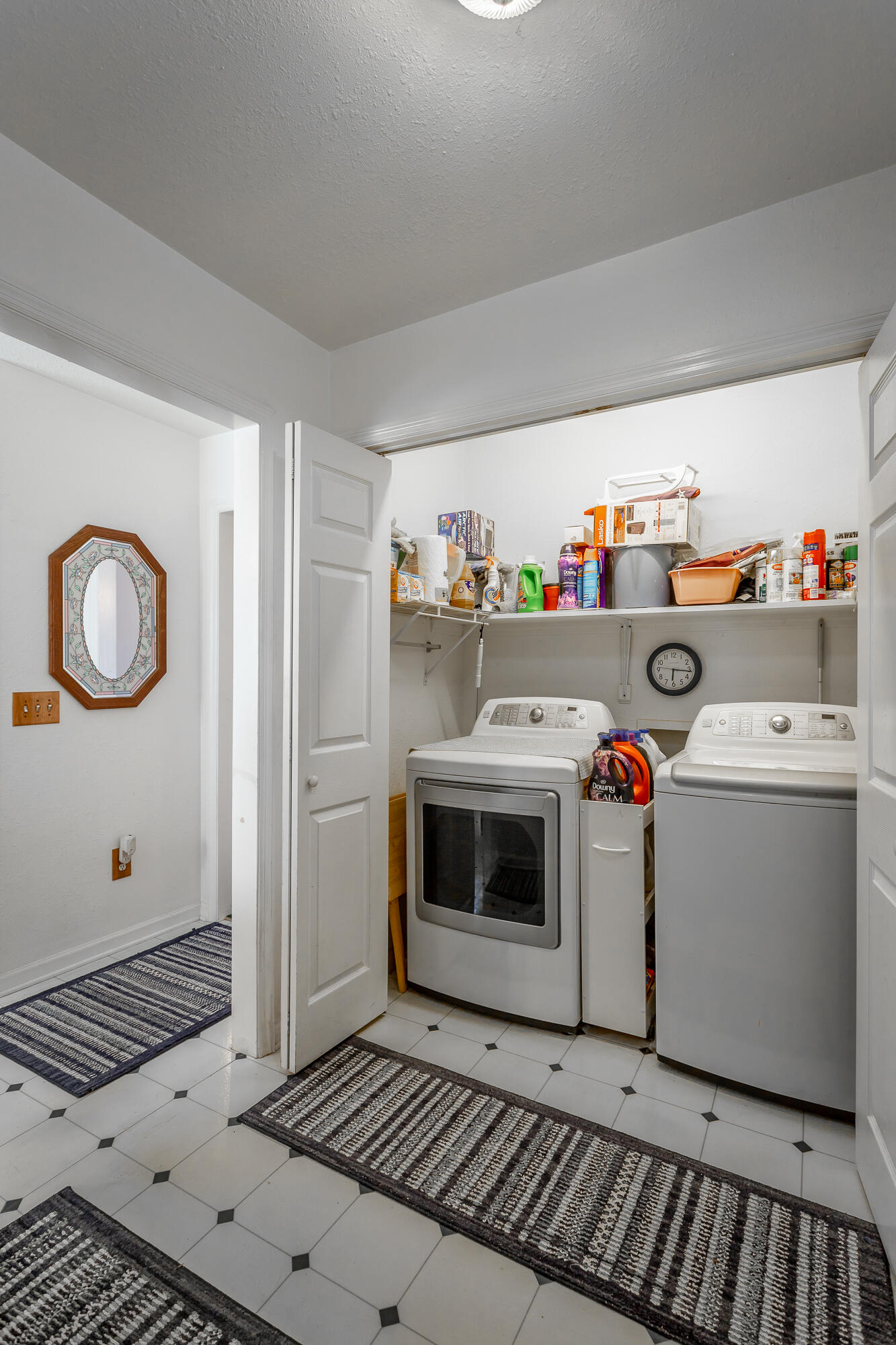 2925 S Gold Point Circle