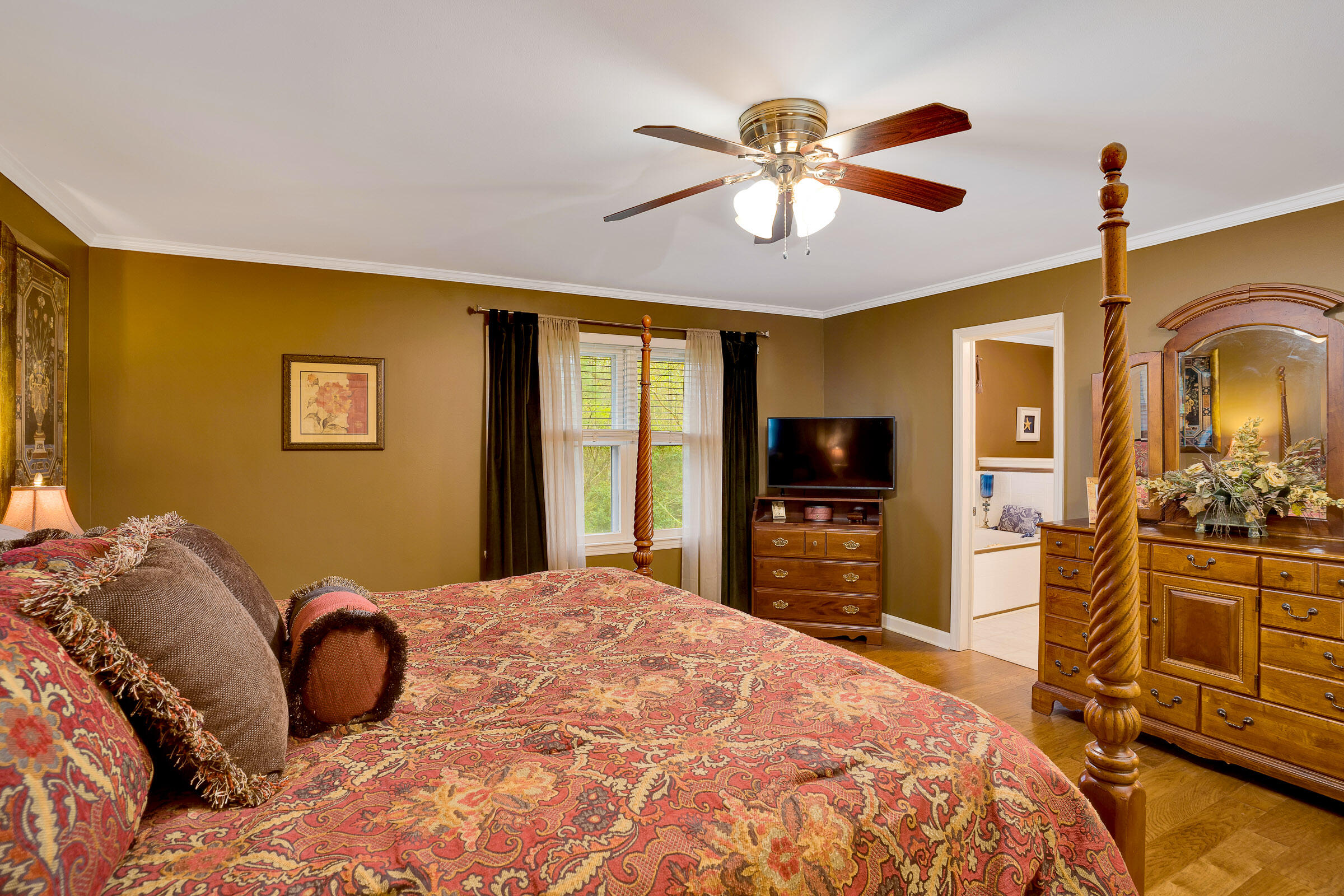 1032 River Hills Circle