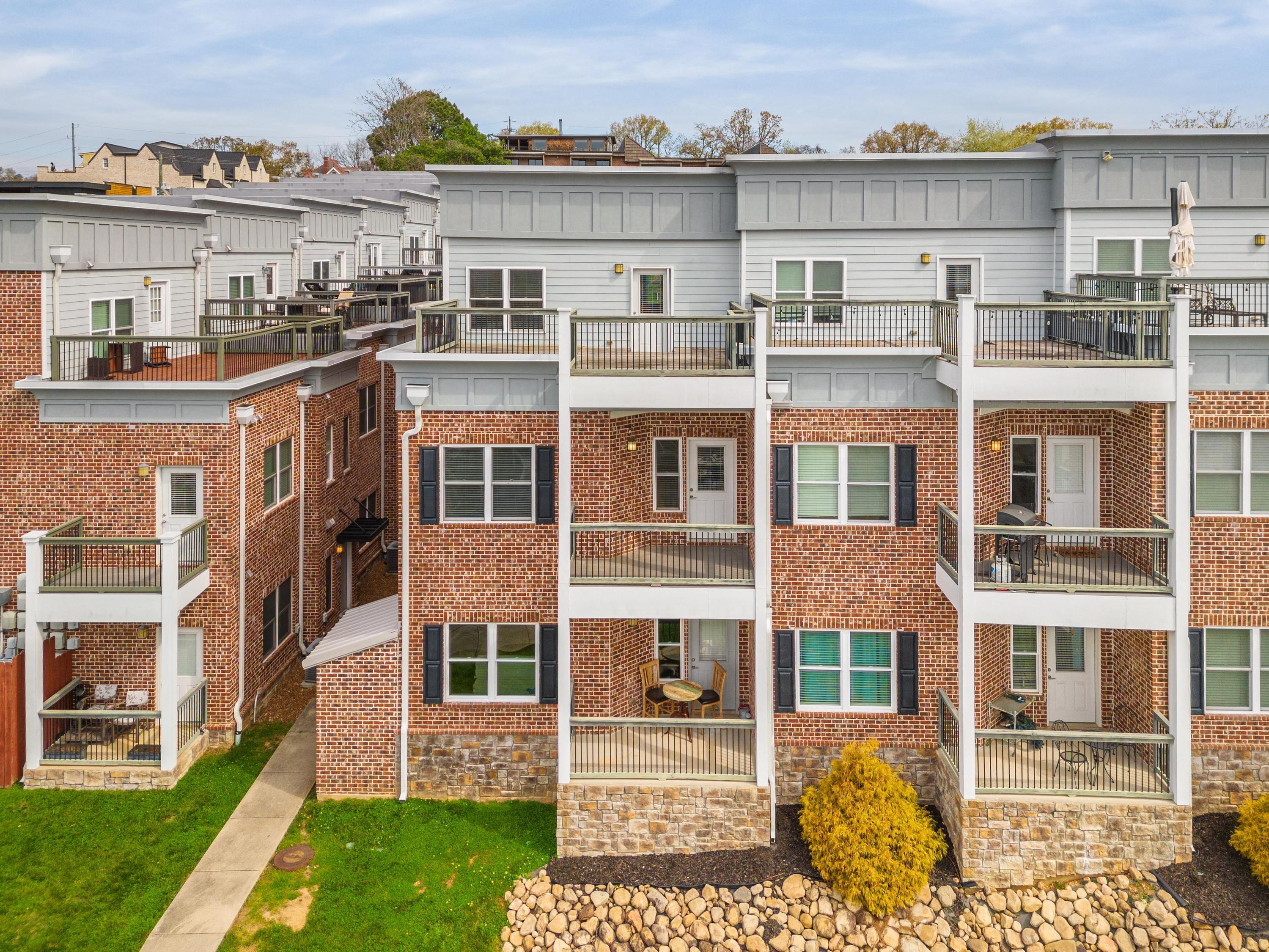 207 Delmont Street, 215