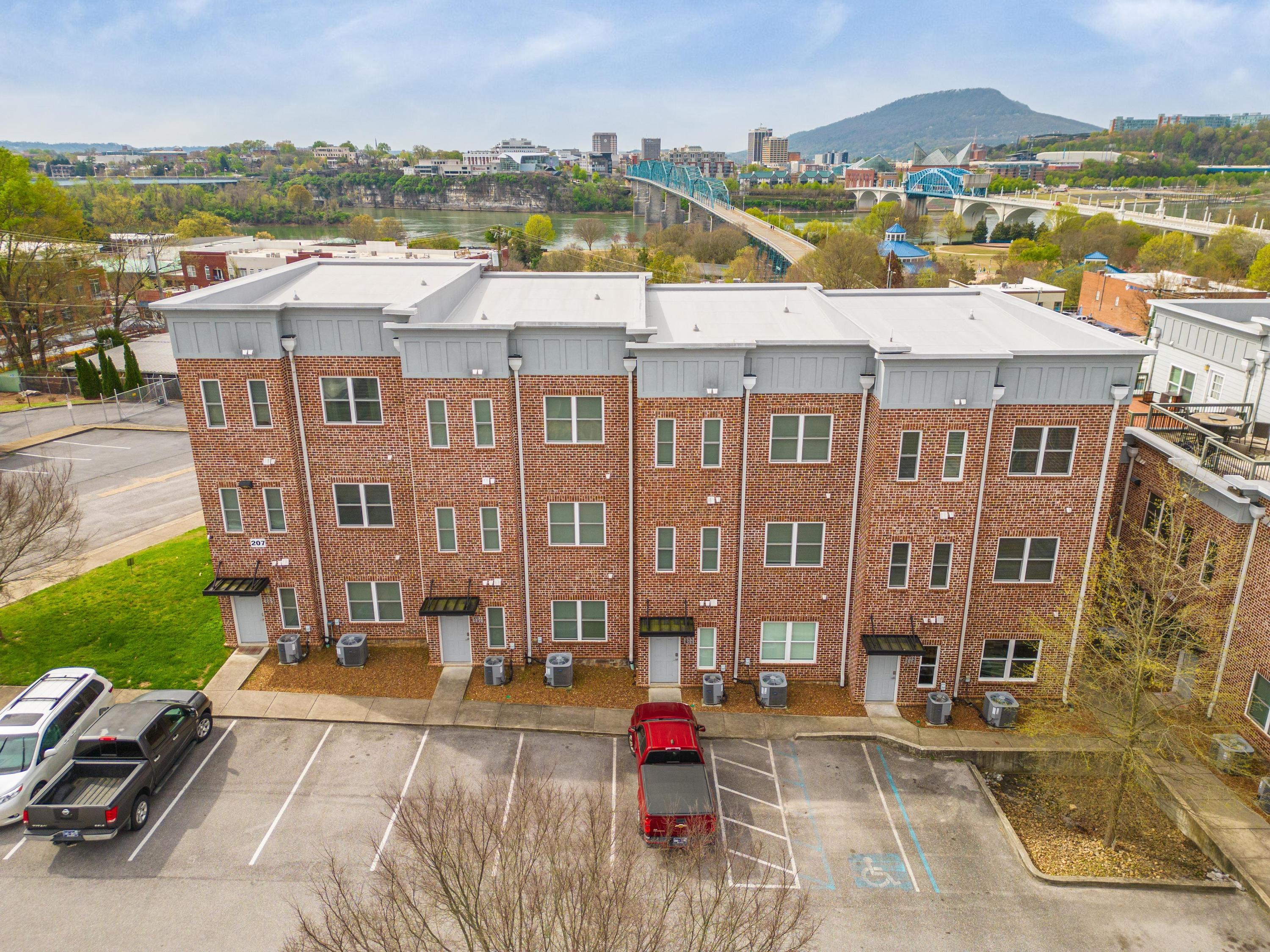 207 Delmont Street, 215
