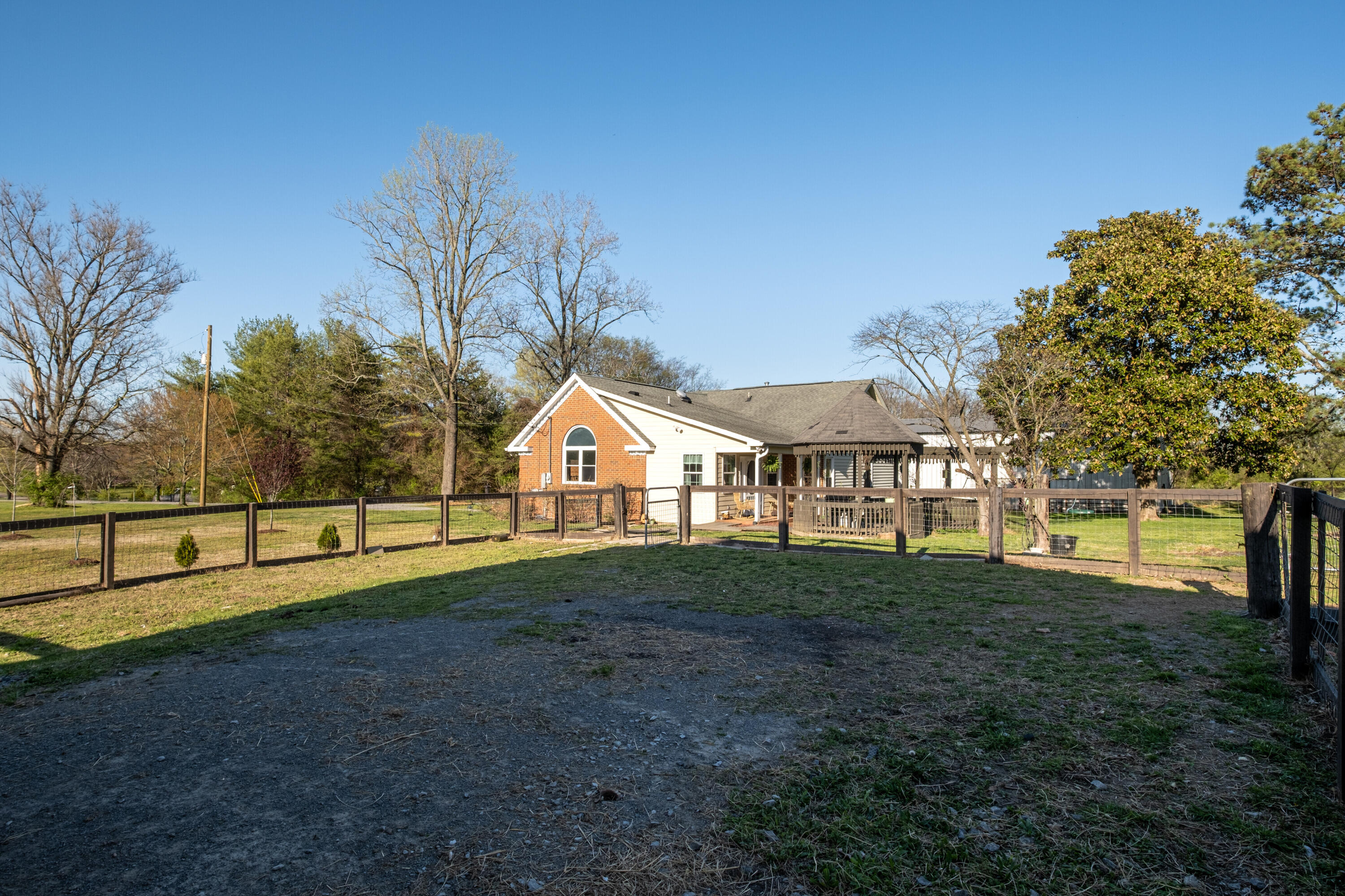 1443 Long Hollow Pike