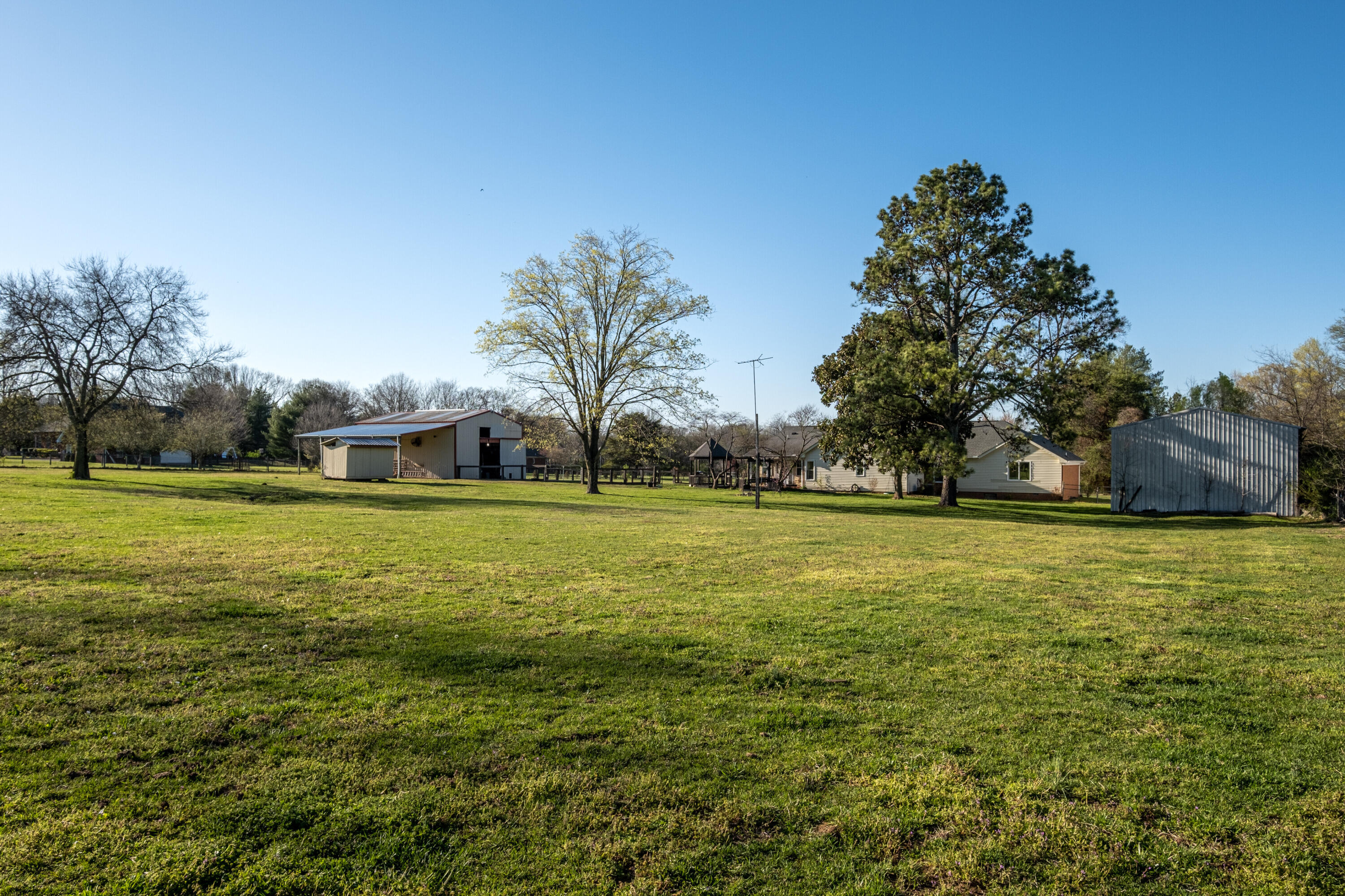 1443 Long Hollow Pike
