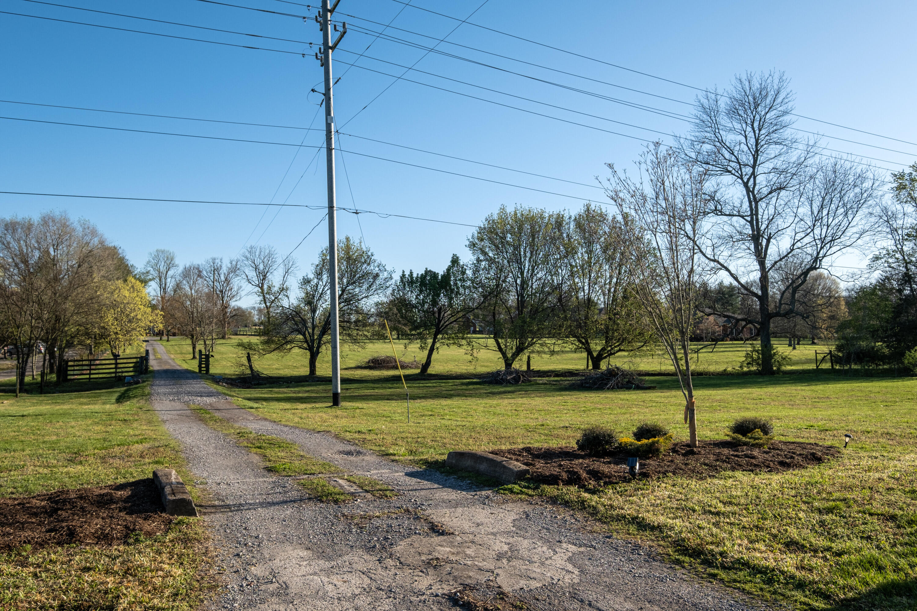 1443 Long Hollow Pike