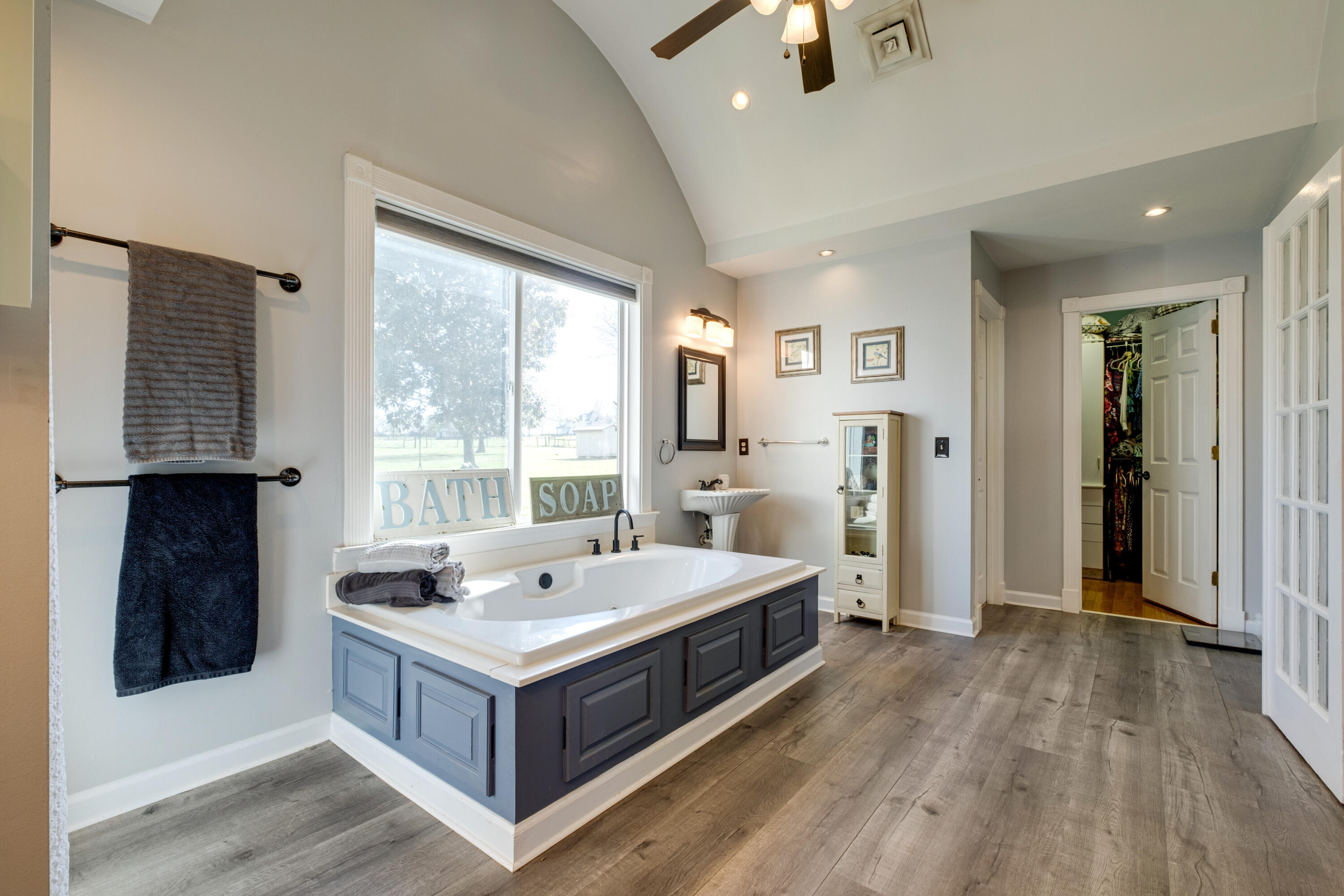 1443 Long Hollow Pike