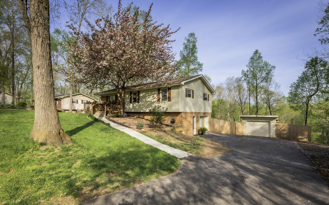 4723 NE Pebble Brook Circle