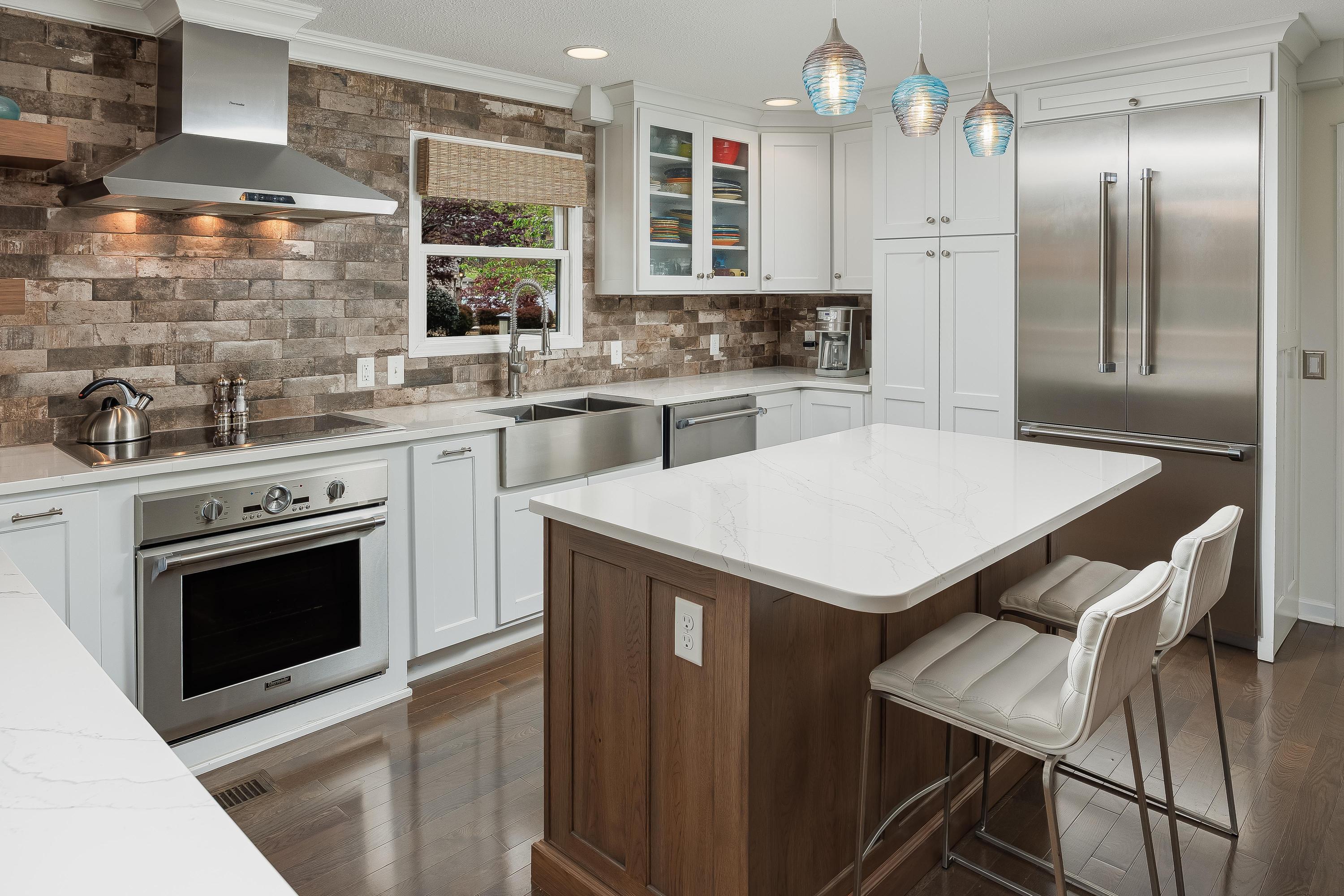 4224 Lakeshore Lane