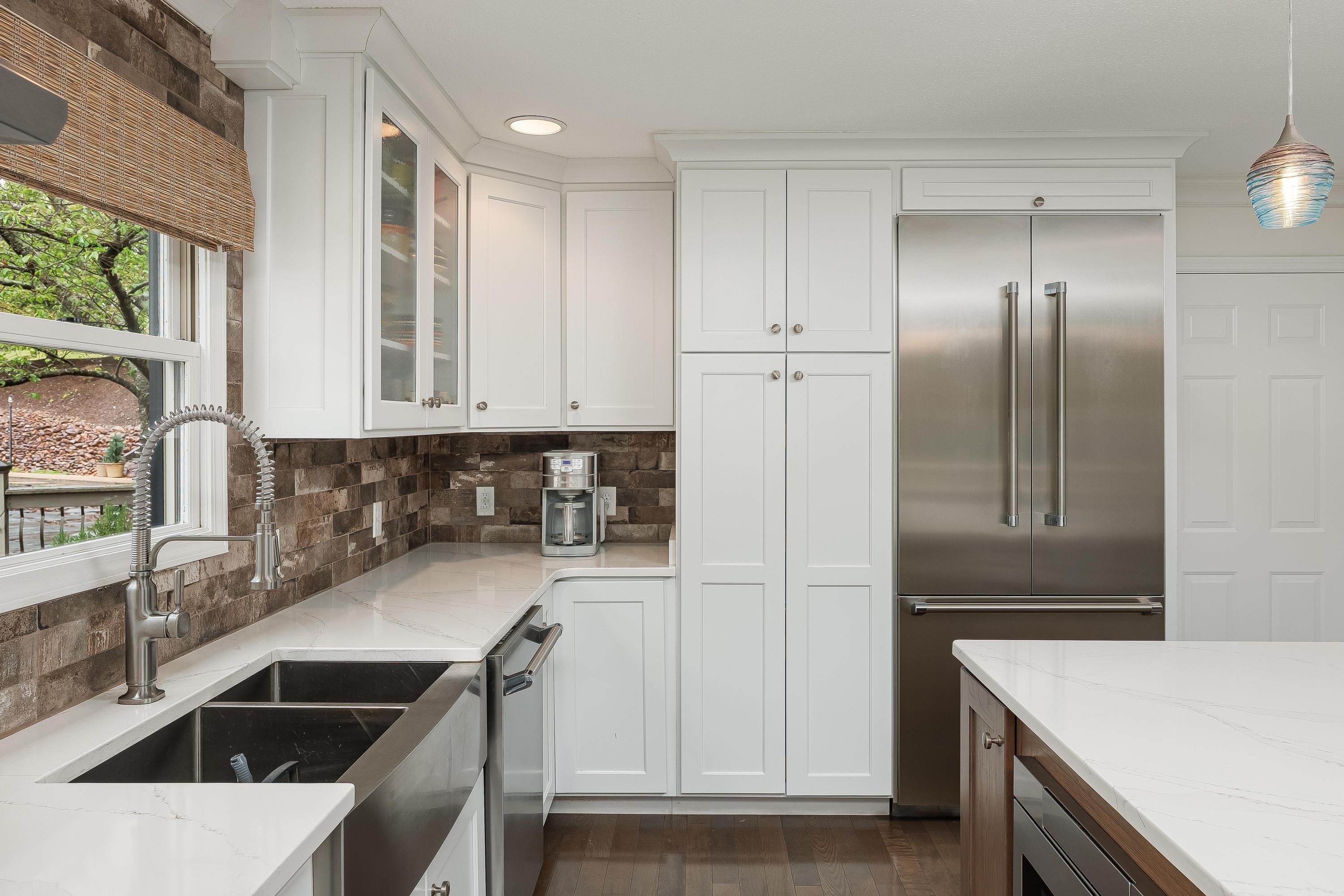 4224 Lakeshore Lane
