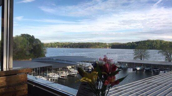 4224 Lakeshore Lane