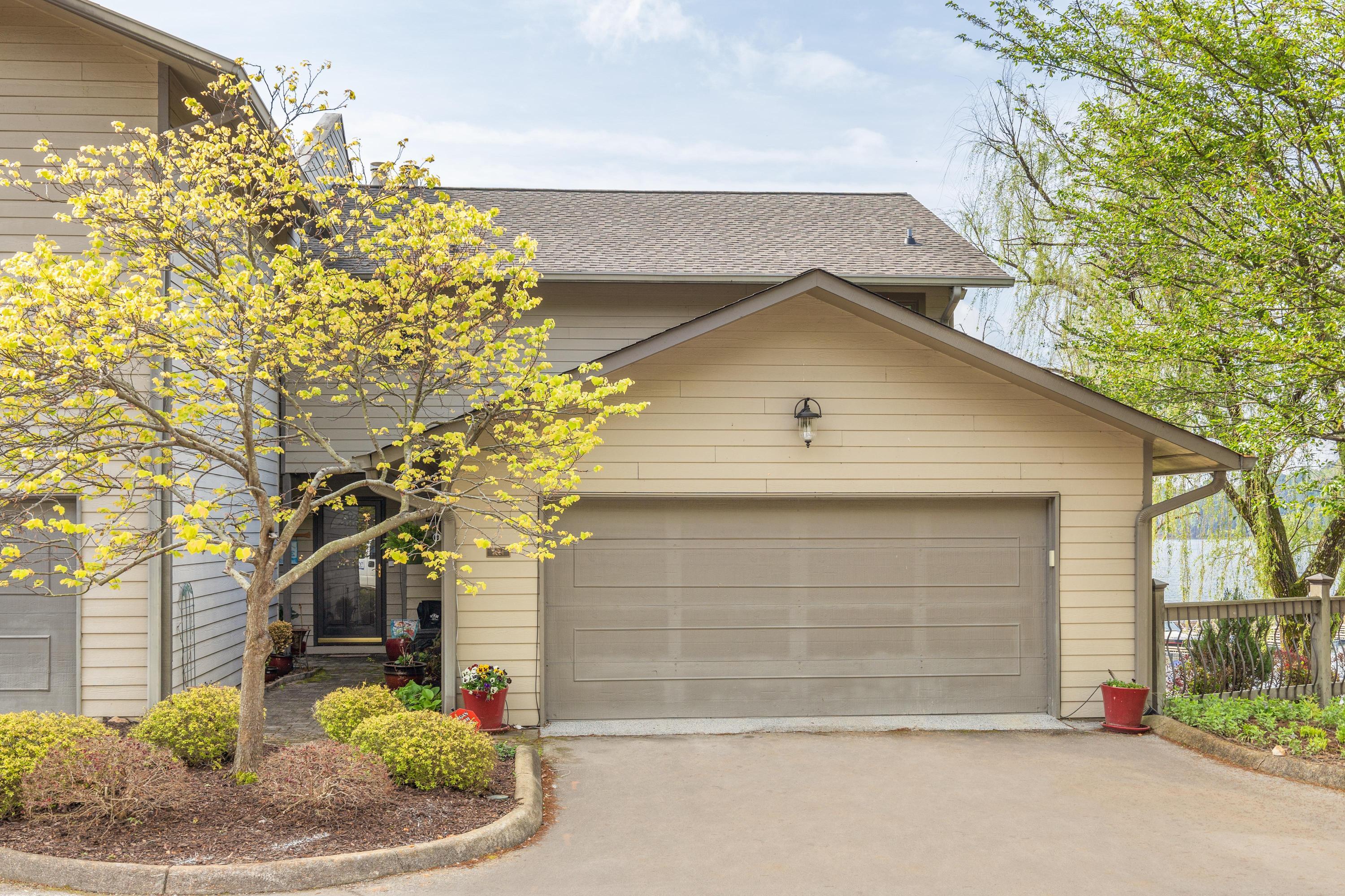 4224 Lakeshore Lane