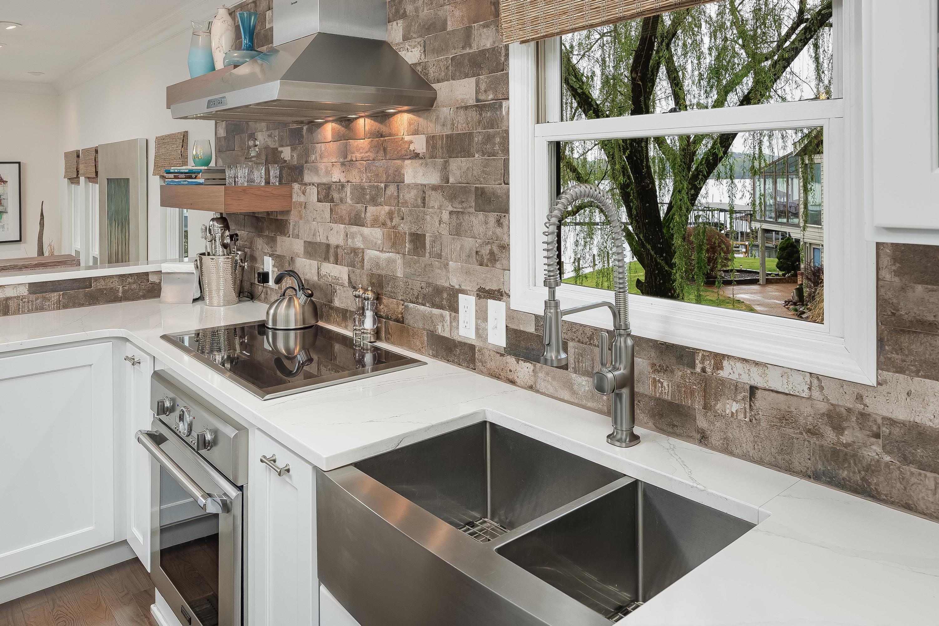 4224 Lakeshore Lane