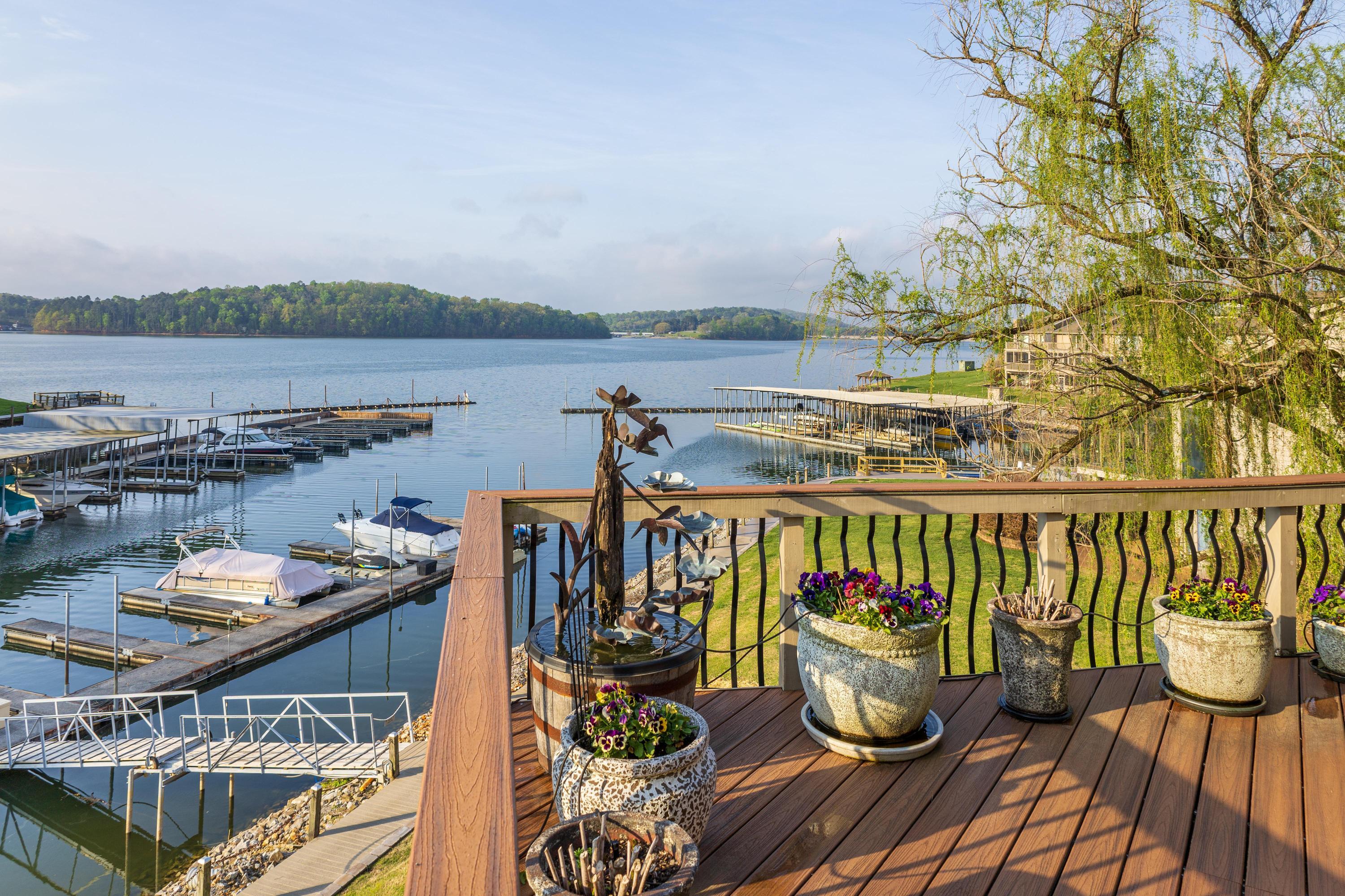 4224 Lakeshore Lane
