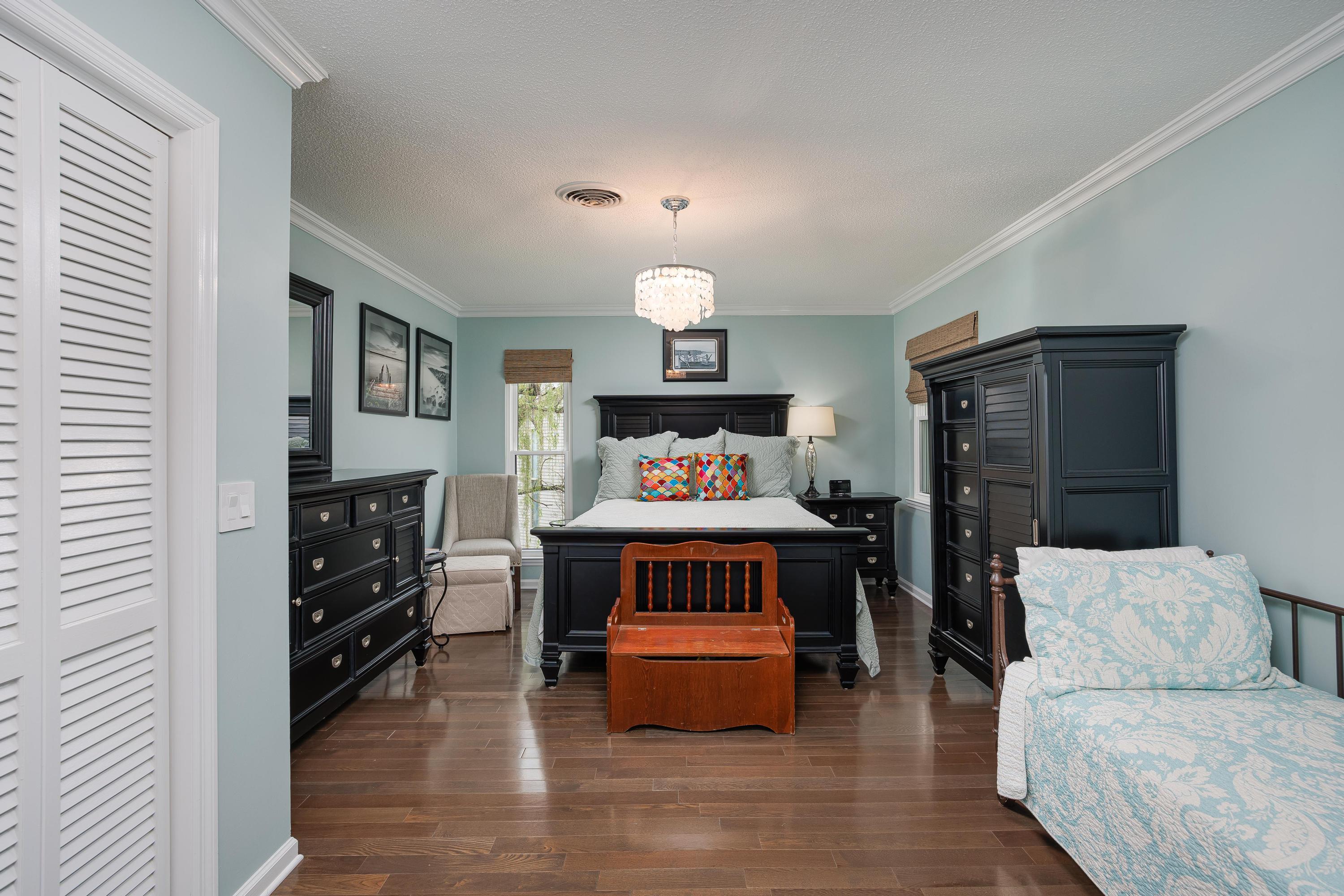 4224 Lakeshore Lane