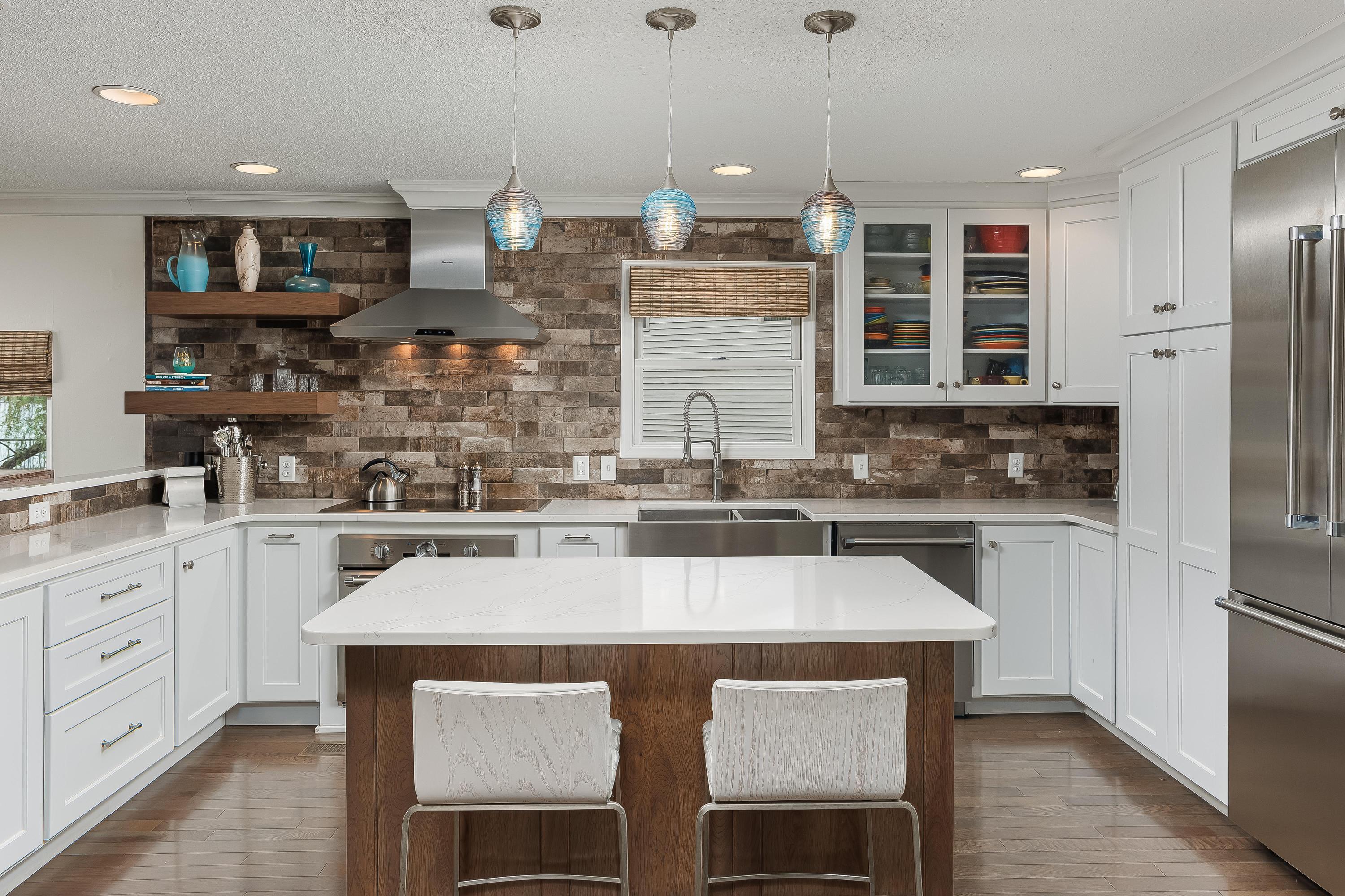 4224 Lakeshore Lane