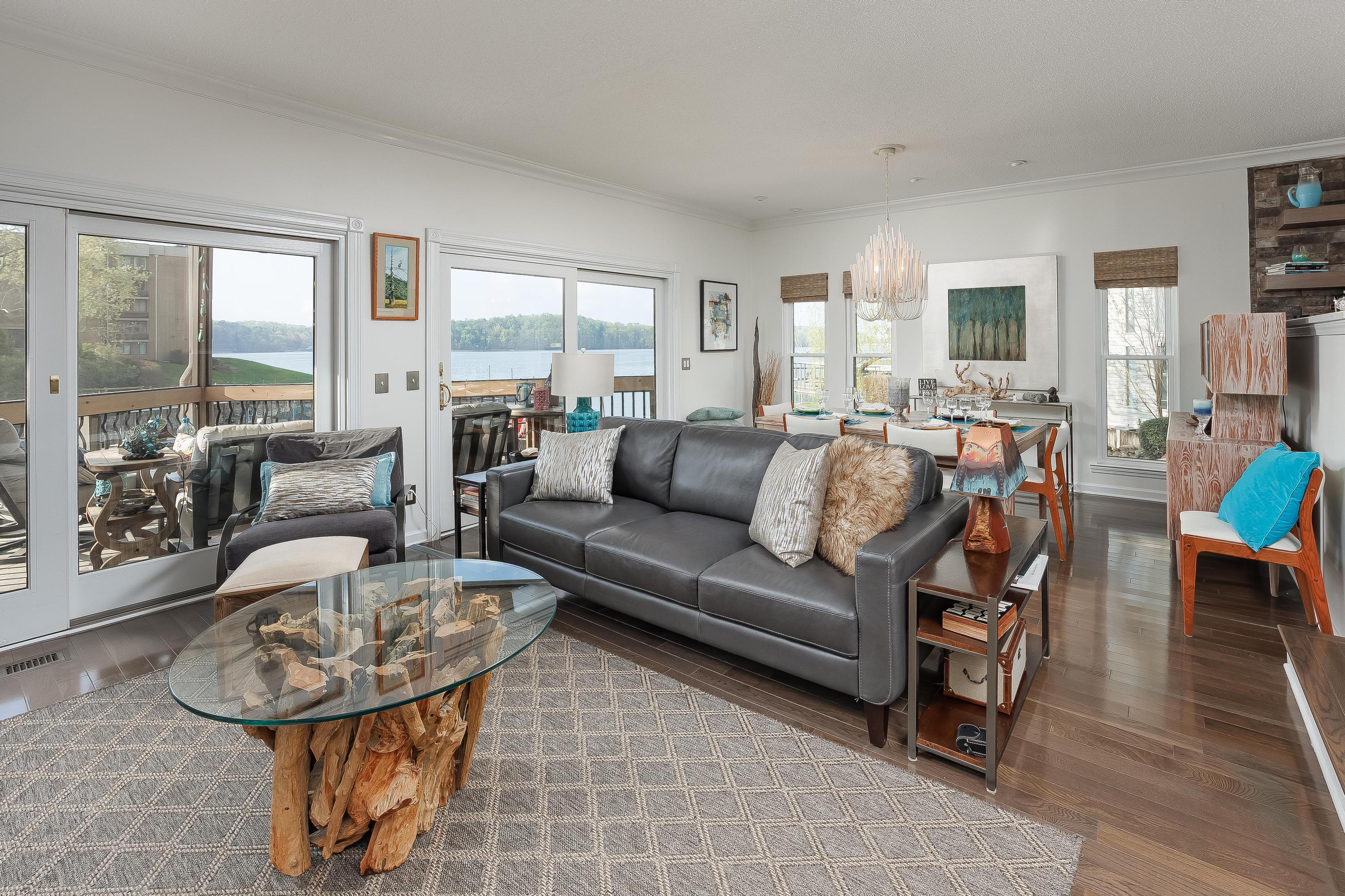 4224 Lakeshore Lane