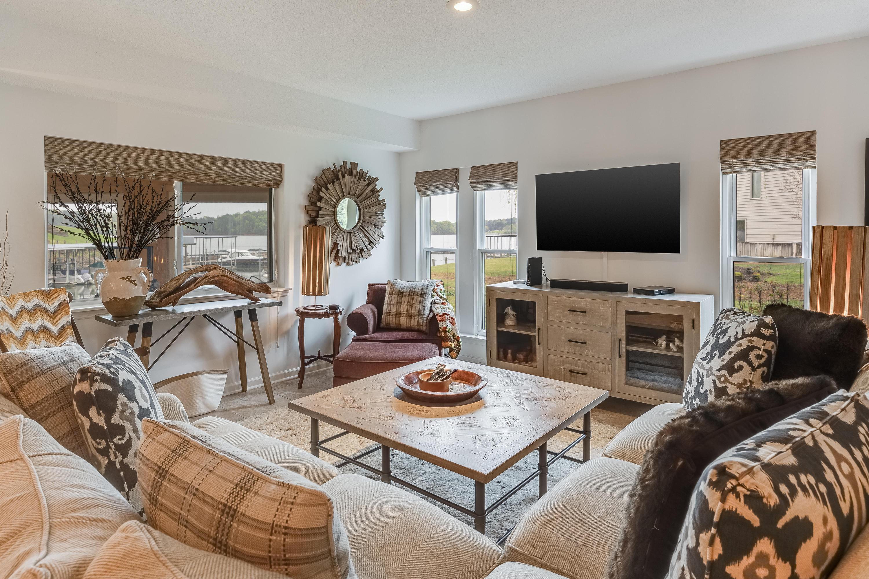 4224 Lakeshore Lane
