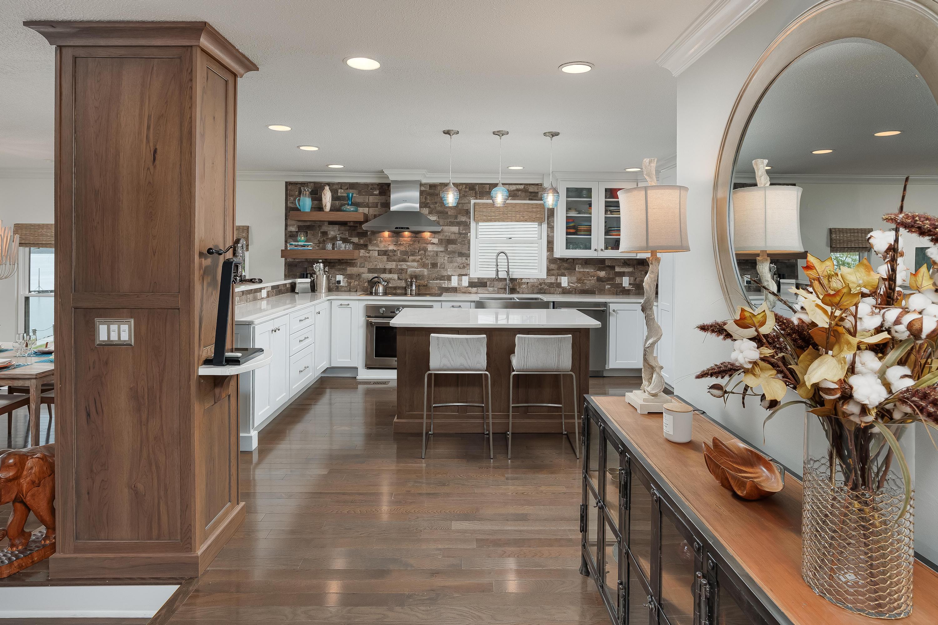 4224 Lakeshore Lane