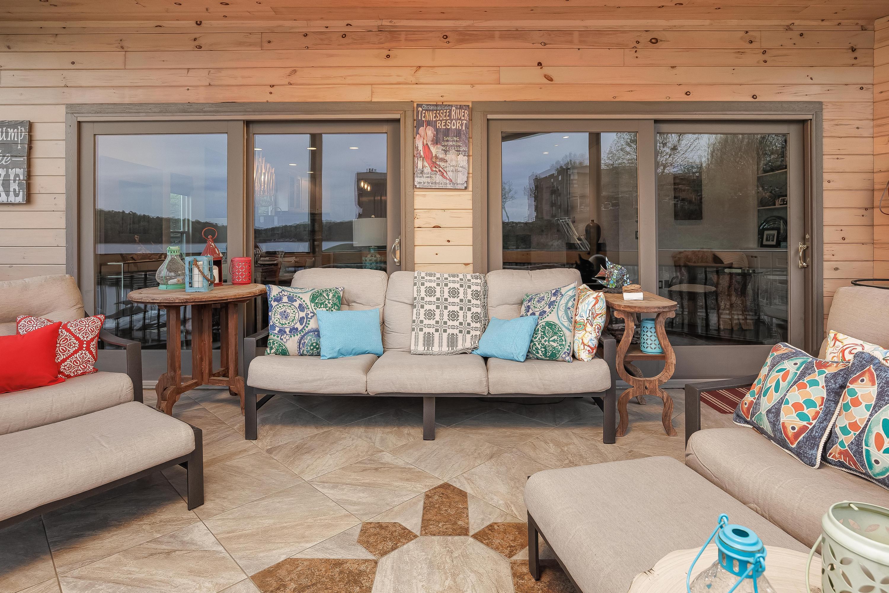 4224 Lakeshore Lane