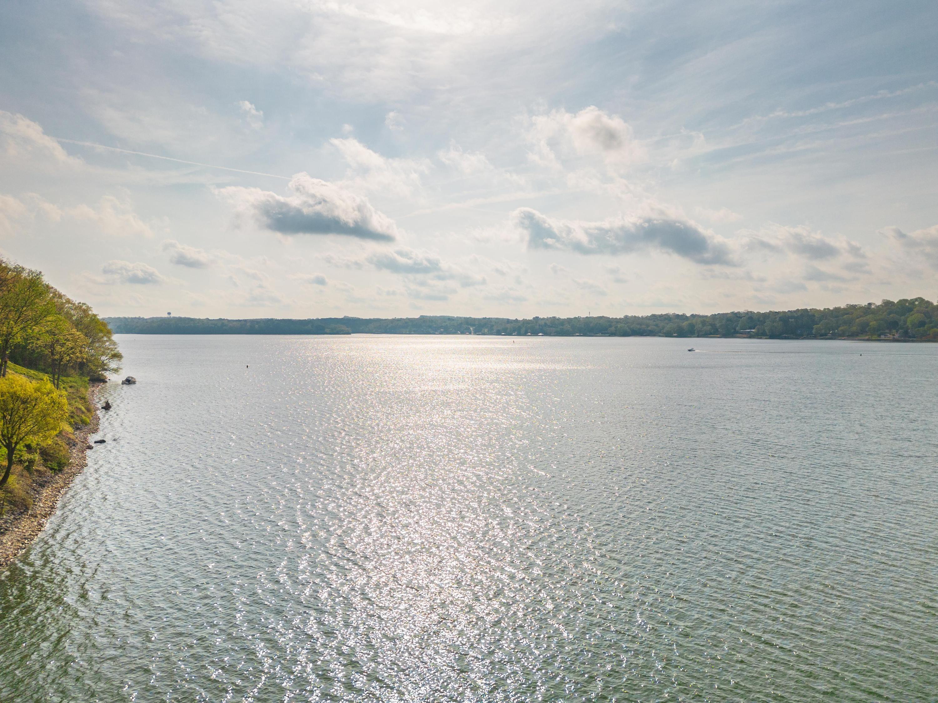 4224 Lakeshore Lane