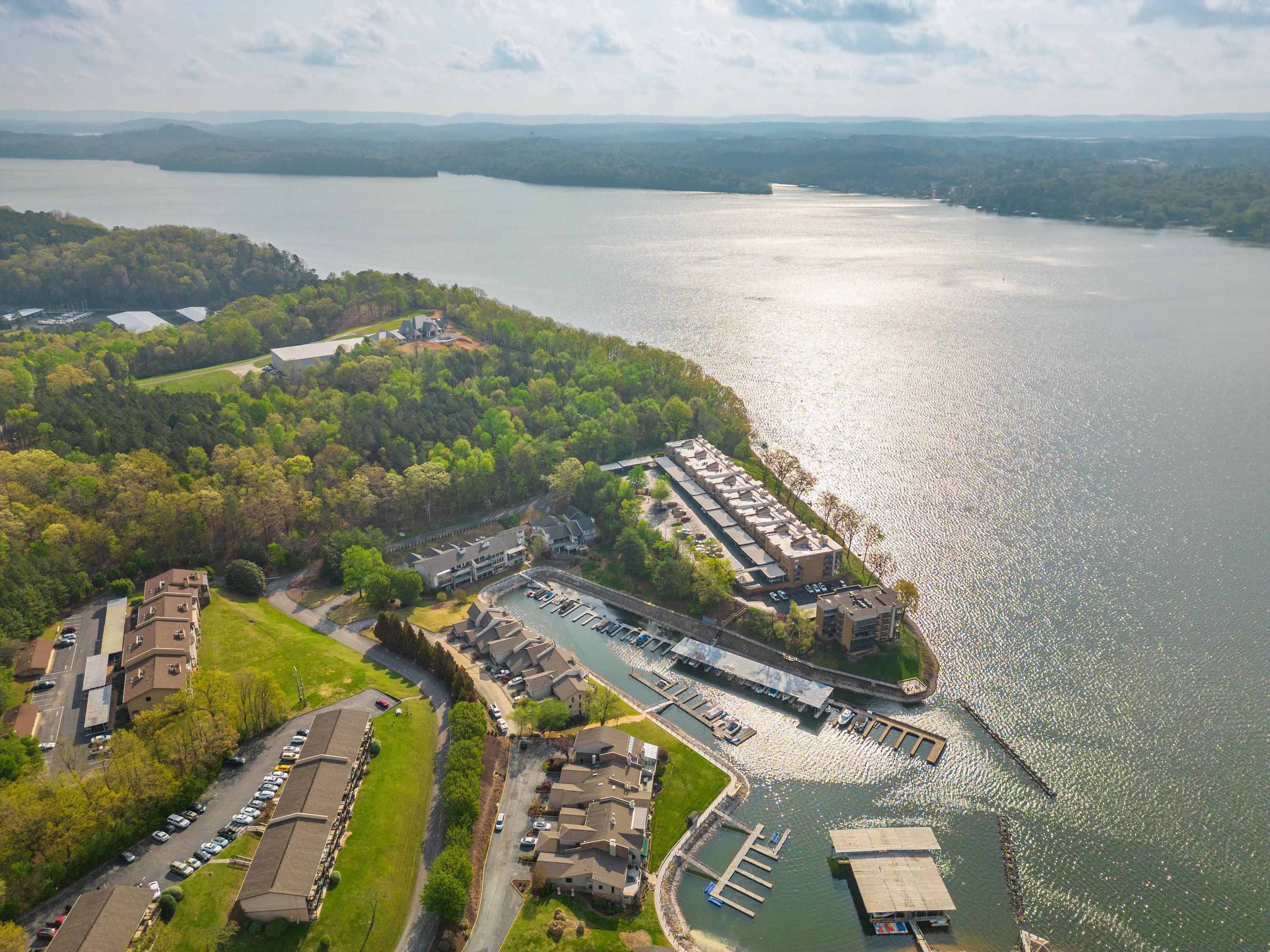 4224 Lakeshore Lane