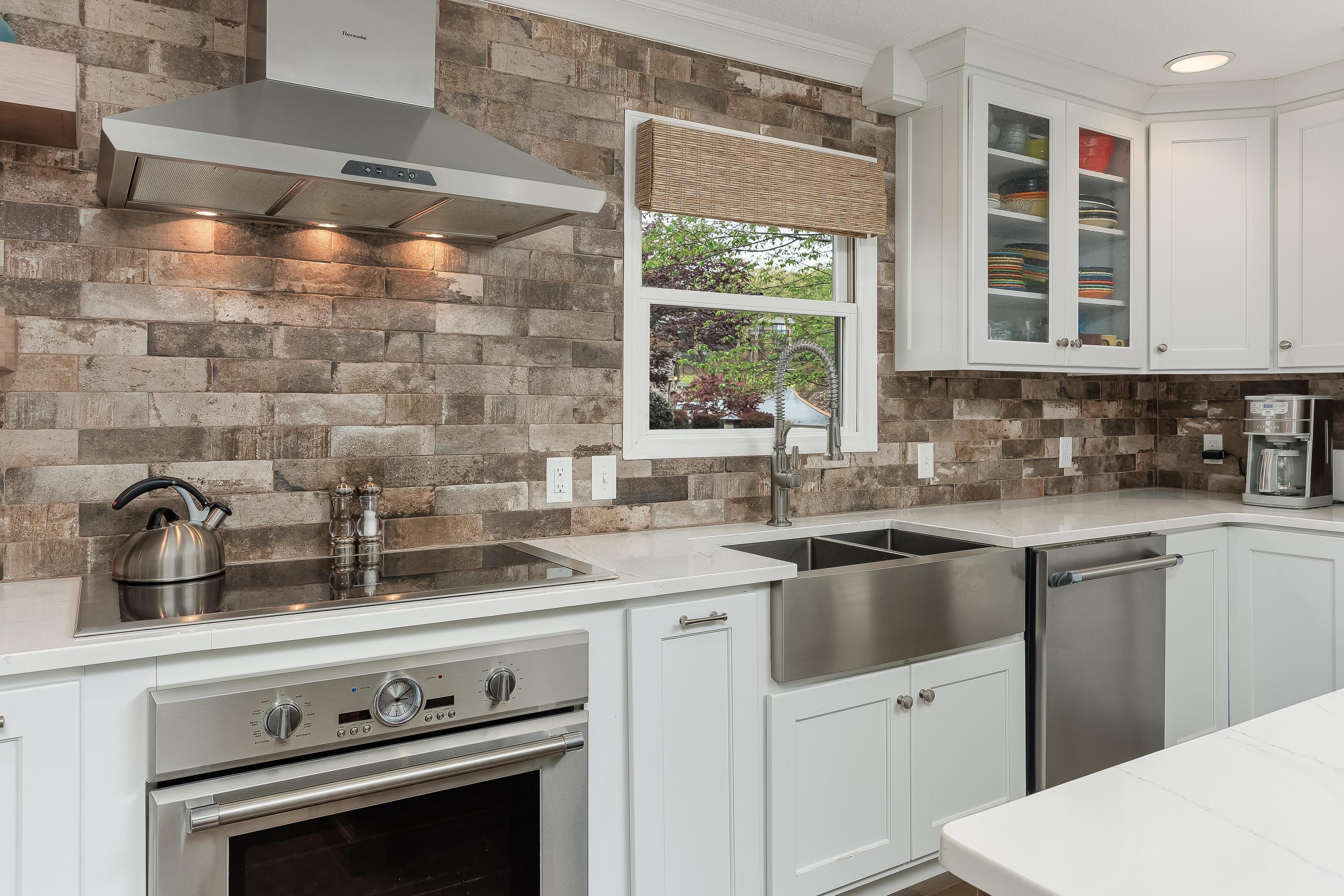 4224 Lakeshore Lane