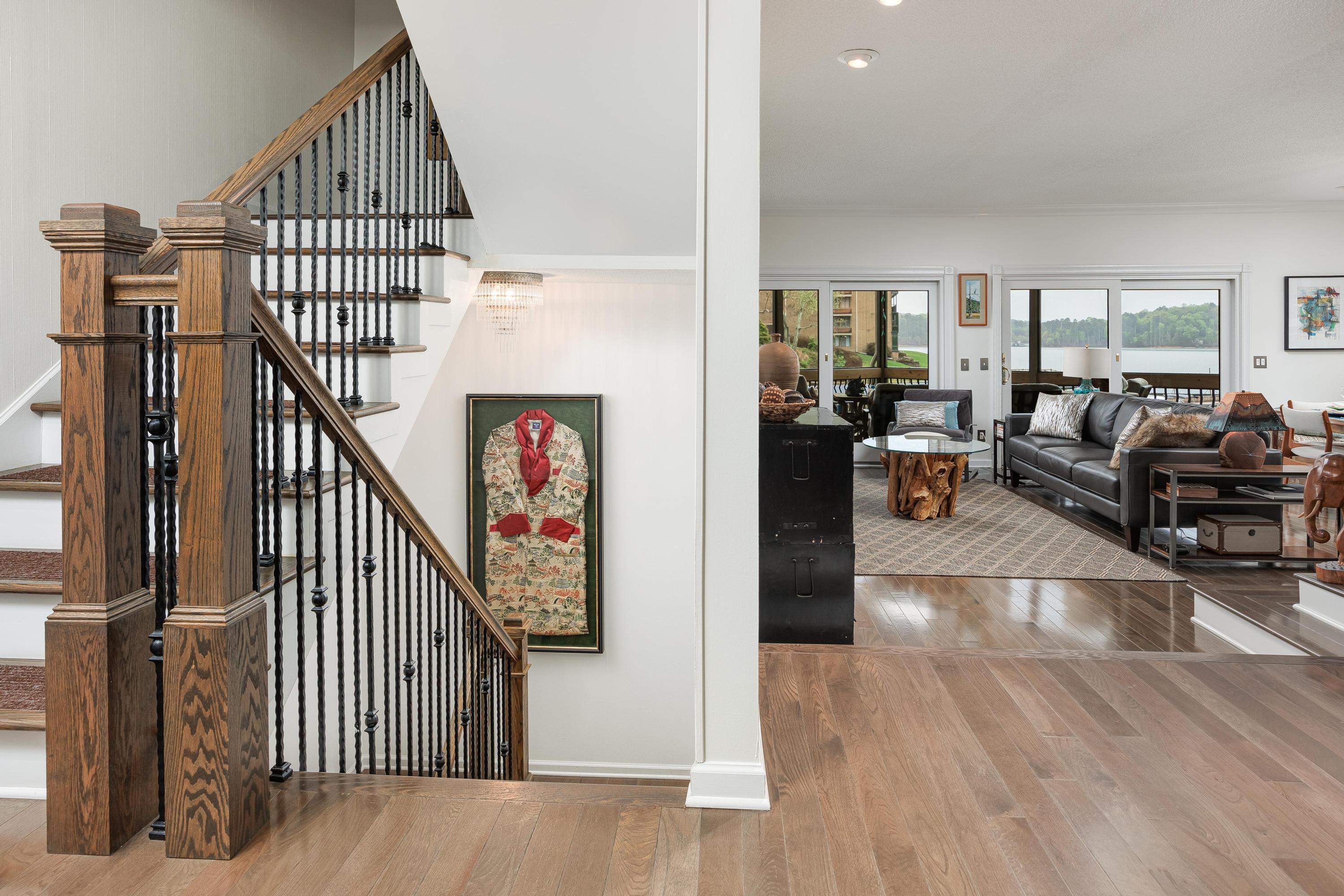 4224 Lakeshore Lane