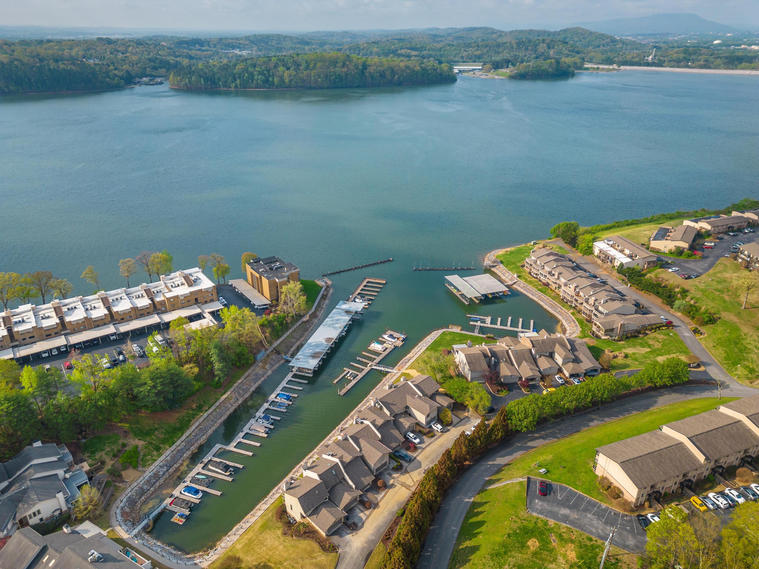 4224 Lakeshore Lane