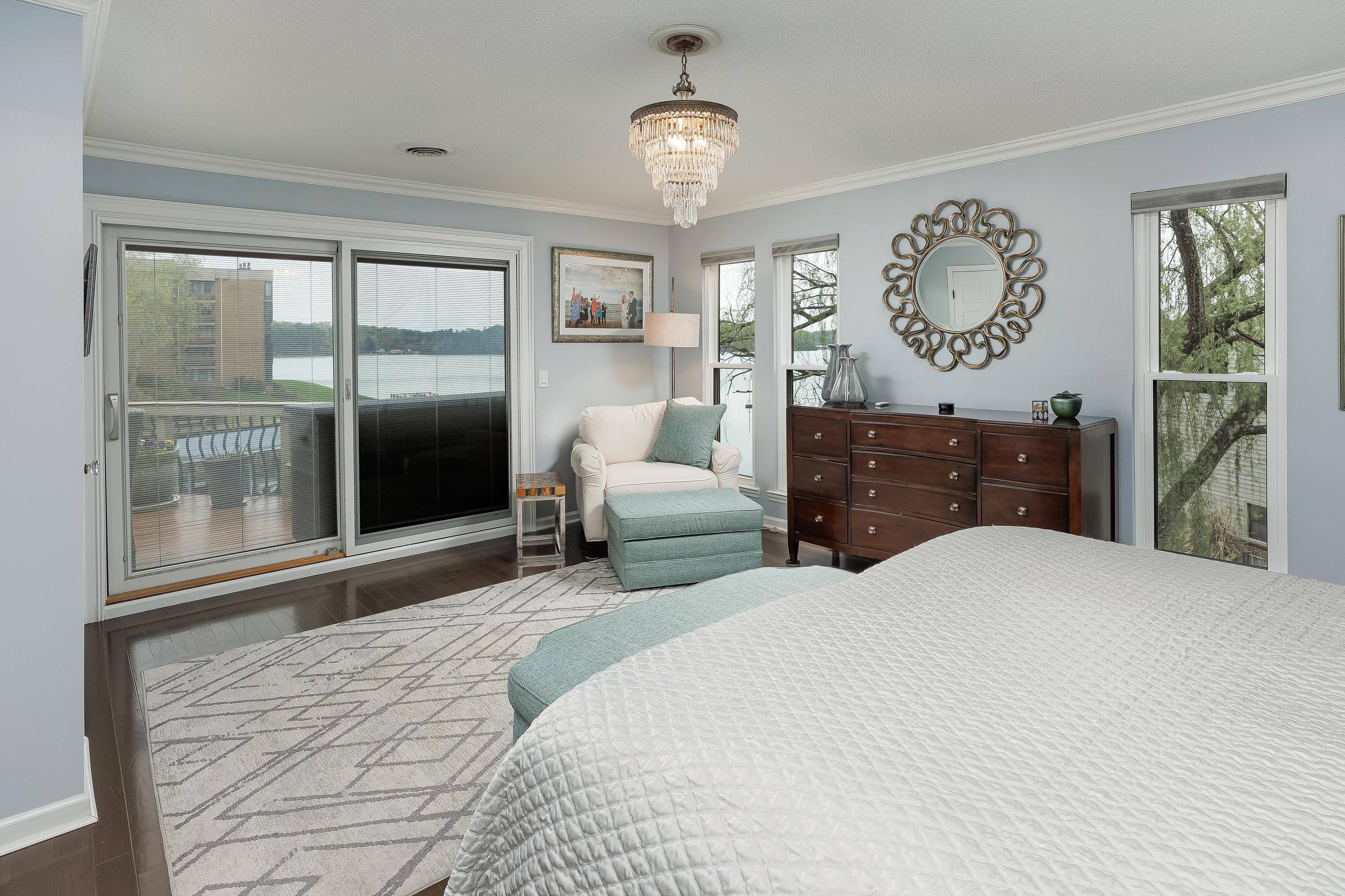 4224 Lakeshore Lane