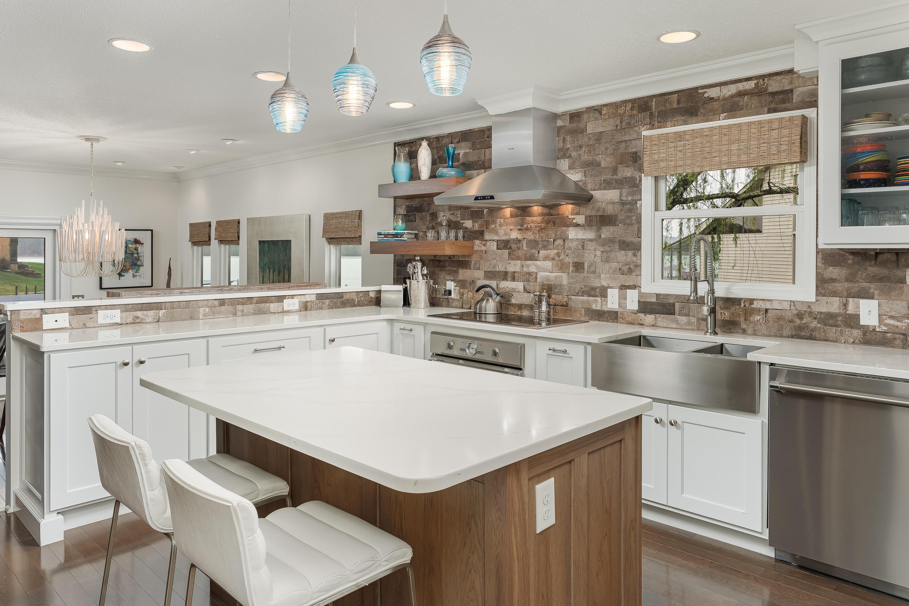 4224 Lakeshore Lane