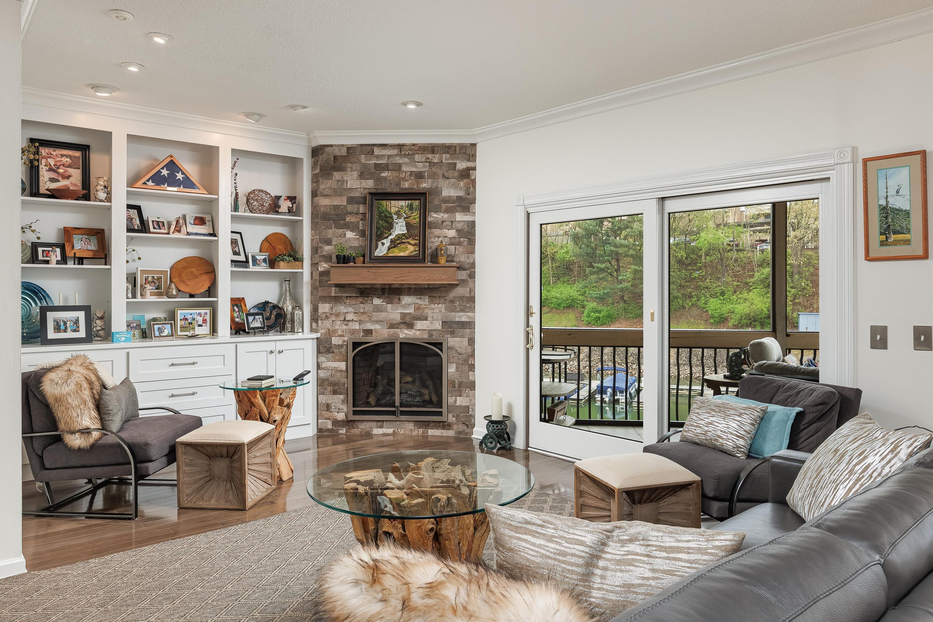 4224 Lakeshore Lane