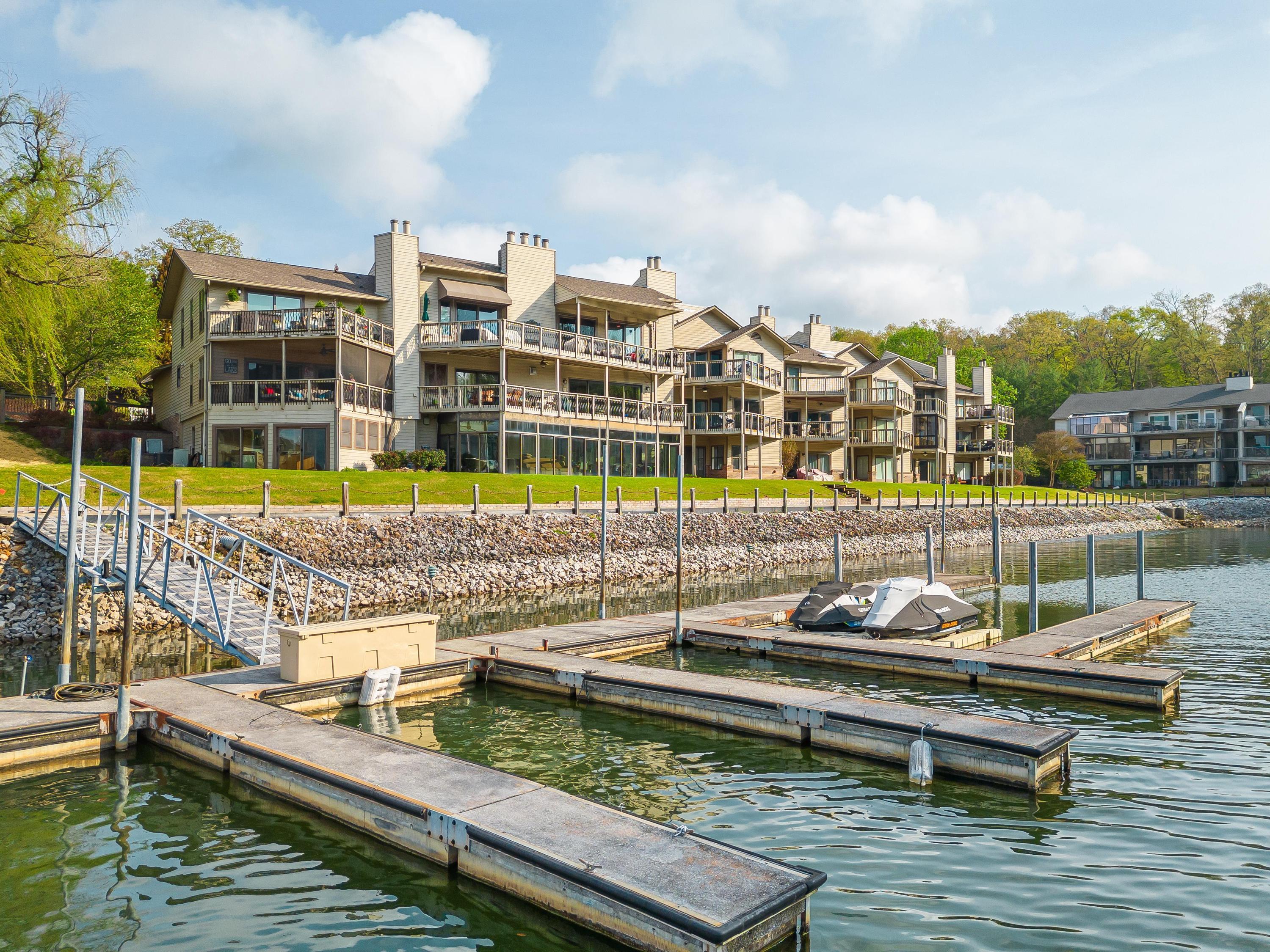 4224 Lakeshore Lane