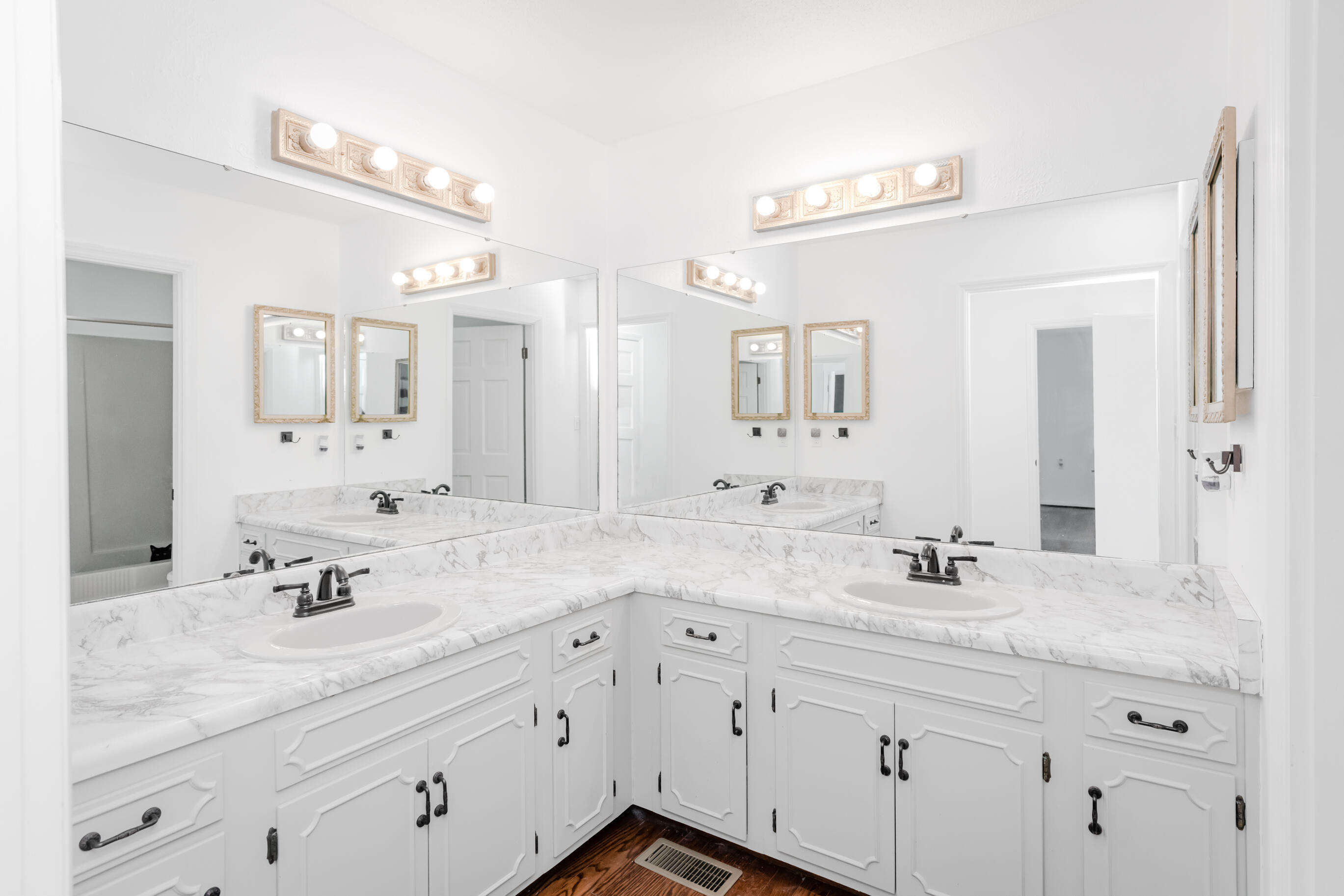 5503 Barrington Country Circle