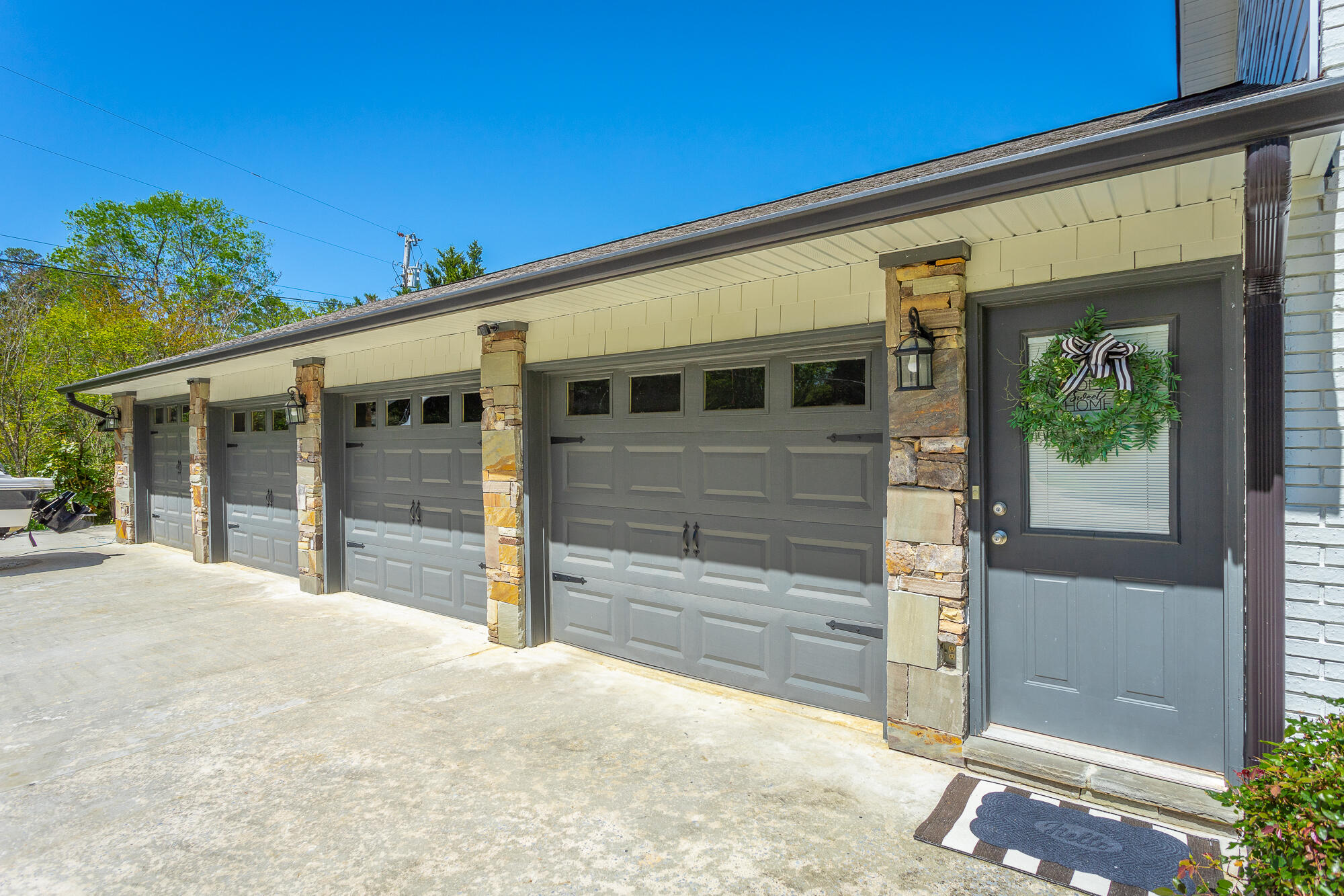 2615 Thicket Road