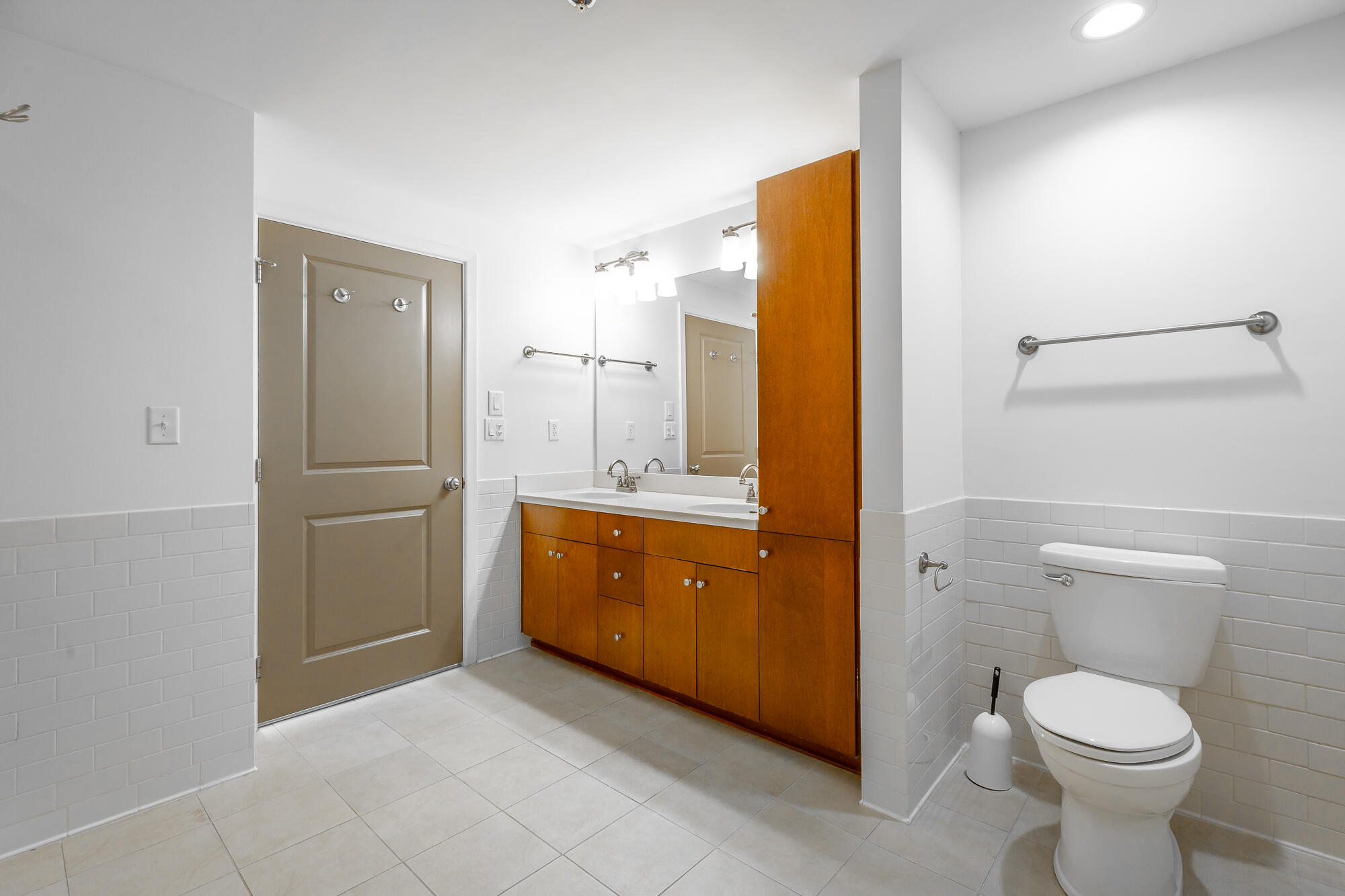 200 Manufacturers Road, Unit 307