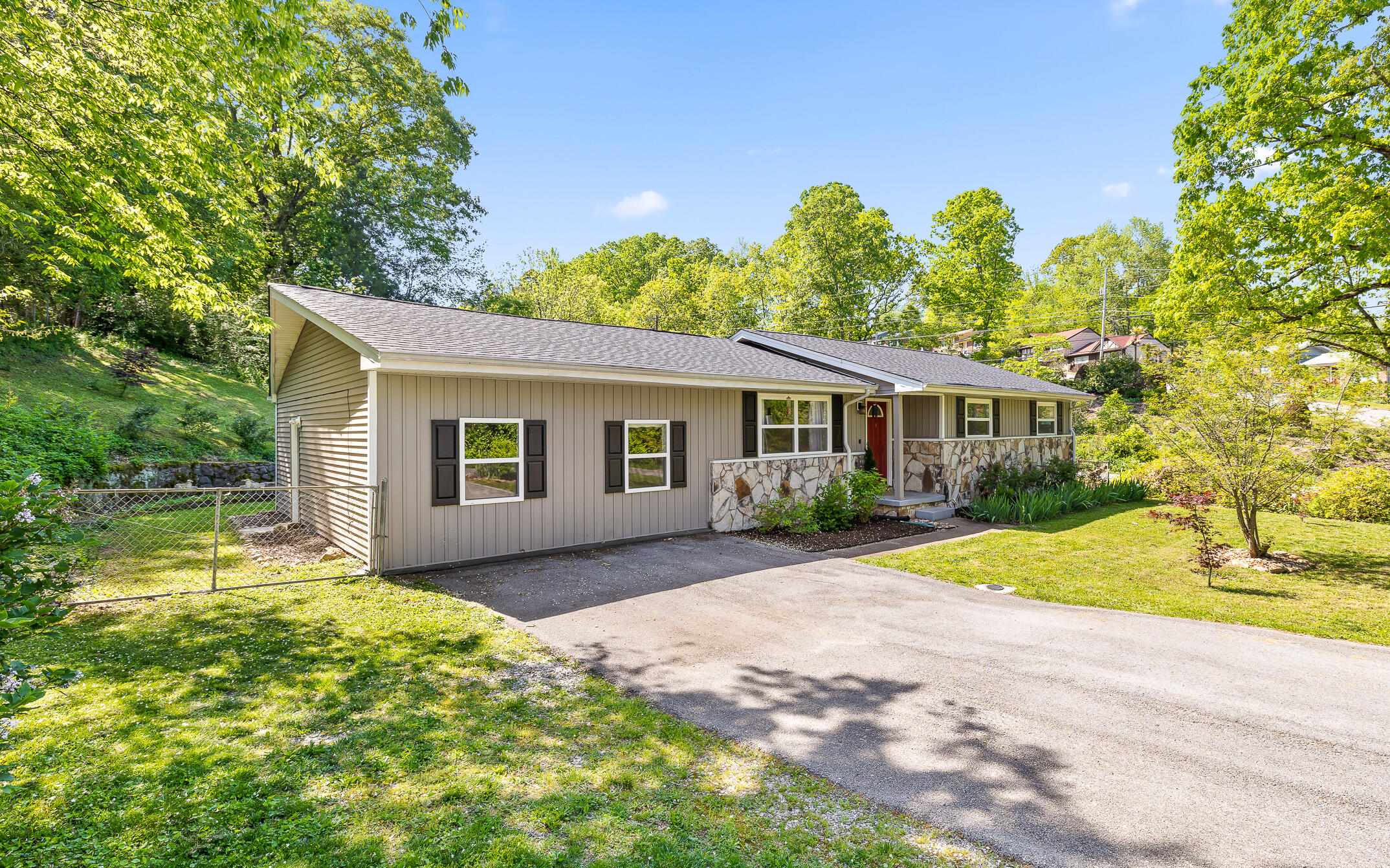 5813 Dagney Lane