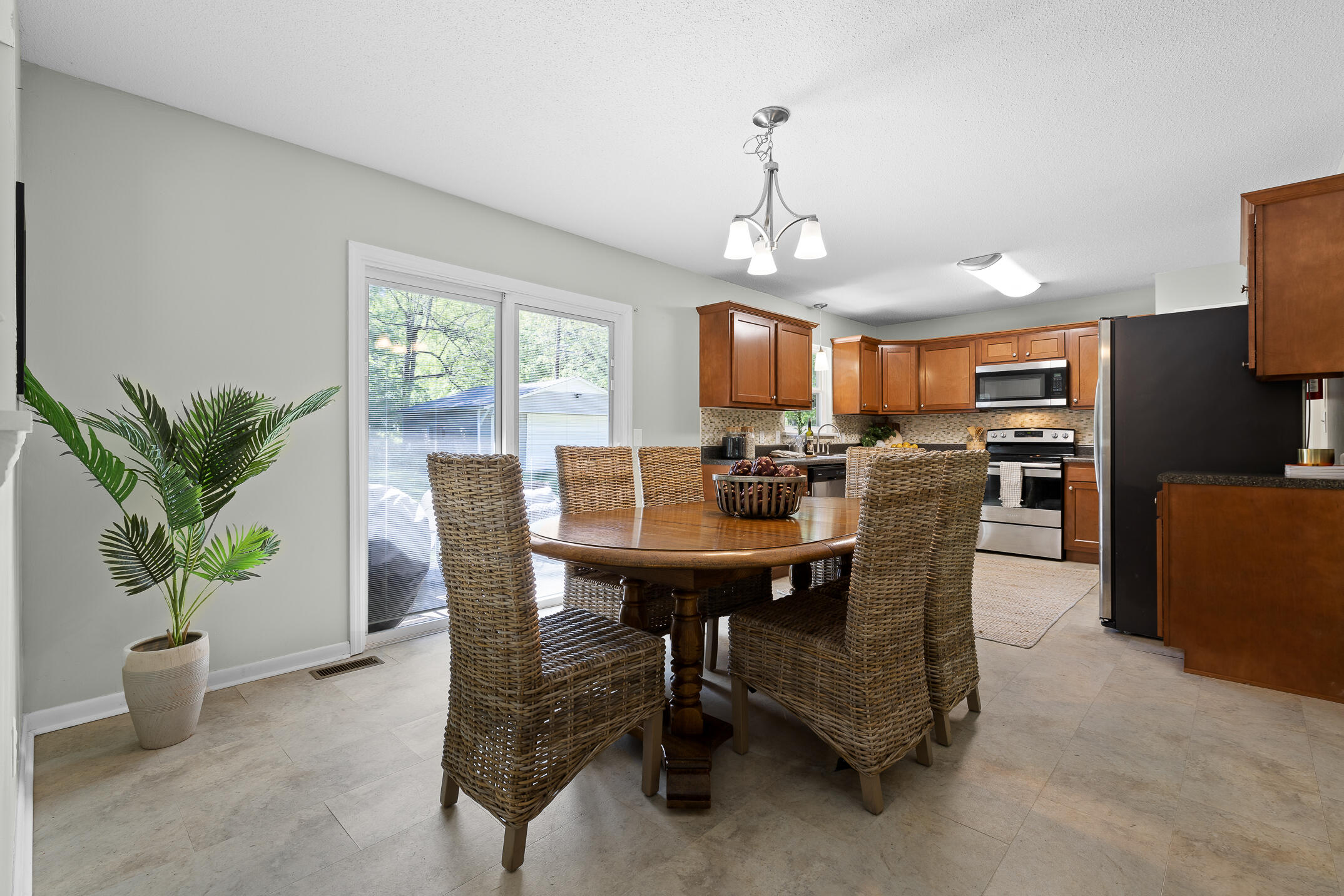 5813 Dagney Lane