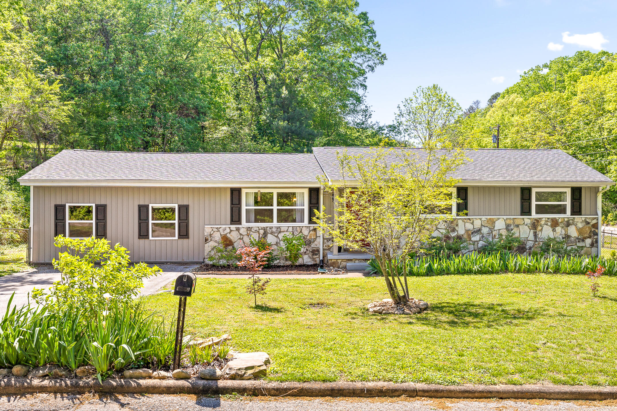 5813 Dagney Lane